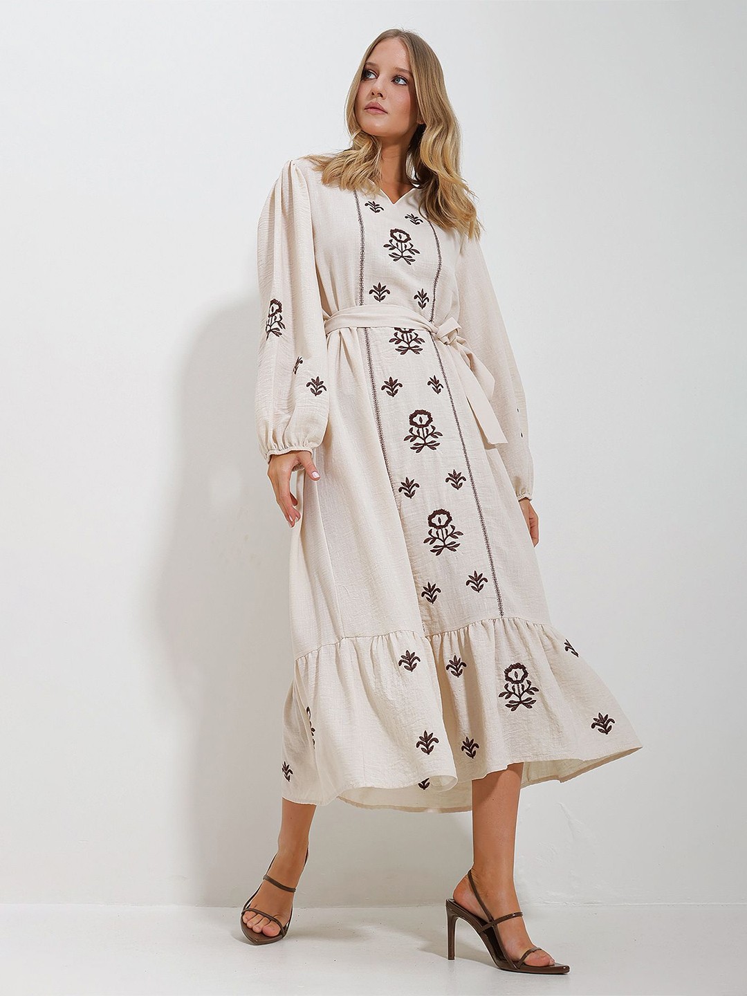 

Trend Alacati stili Floral Print Puff Sleeve A-Line Midi Dress, Na