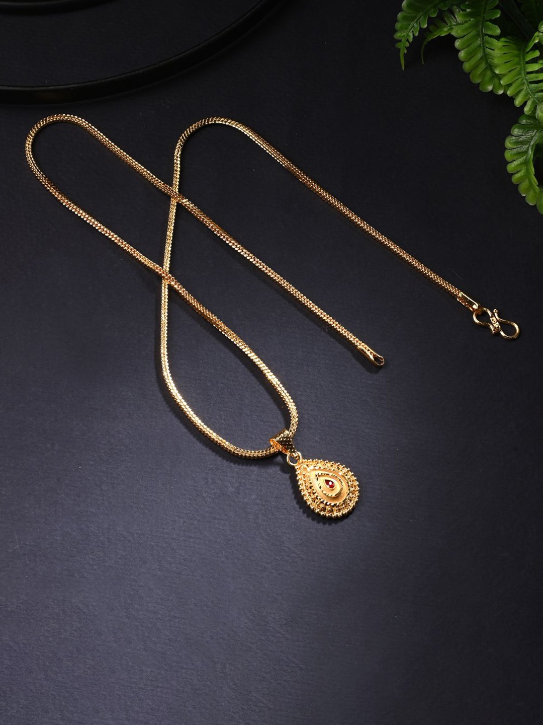 

AanyaCentric Gold-Plated Teardrop Shaped Pendant with Chain