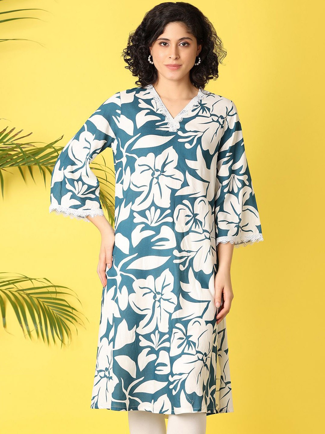 

UNLIMITED Floral Printed V-Neck Kurta, Blue