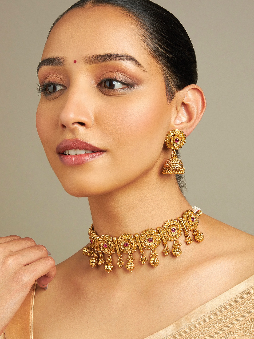 

Kushal's Fashion Jewellery Gold Plated Stones Studded Jewellery Set