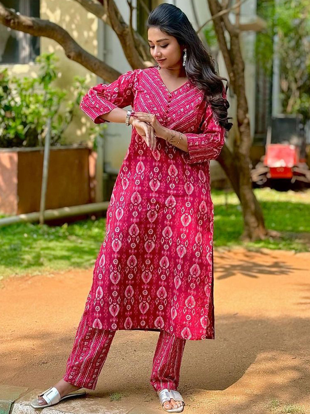 

Anni Designer Ethnic Motifs Printed Regular Straight Kurta with Trousers, Pink