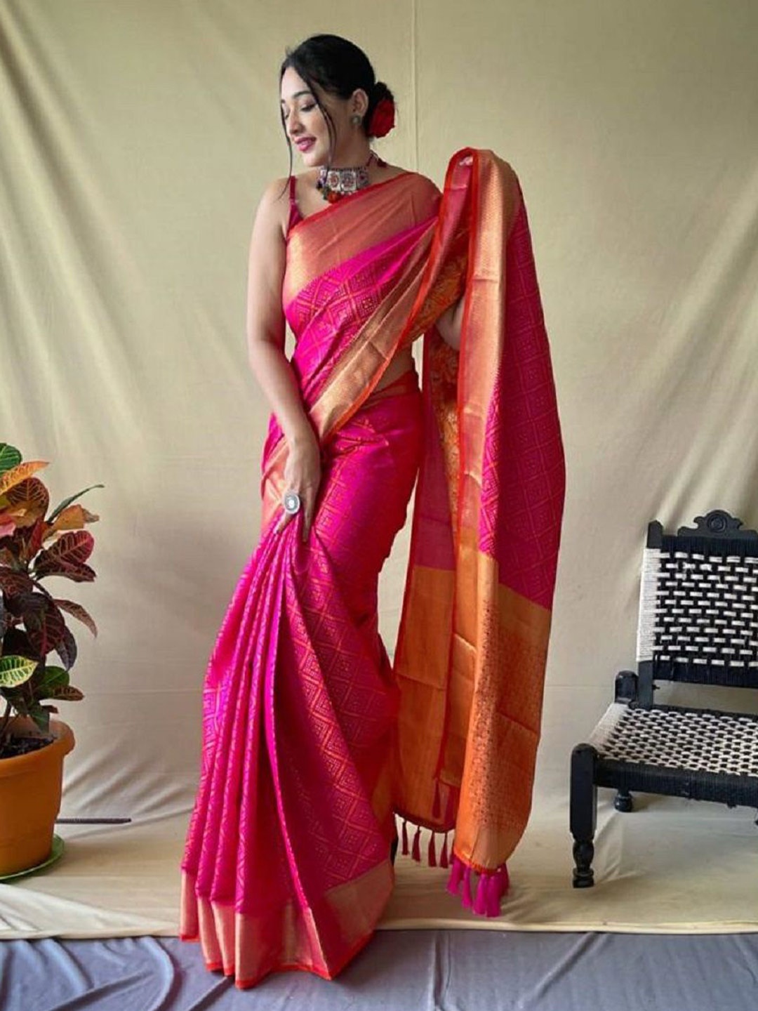 

SHOBHA SAREES Ethnic Motifs Zari Pure Silk Bandhani Saree, Pink