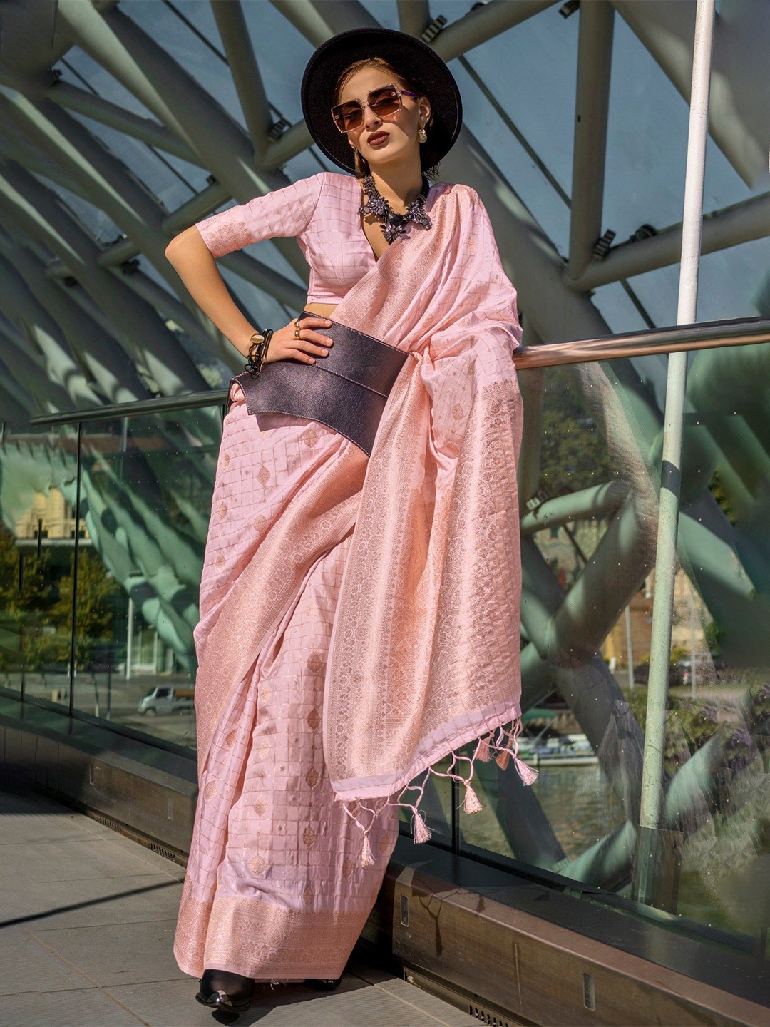 

MySilkLove Woven Design Zari Banarasi Saree, Pink
