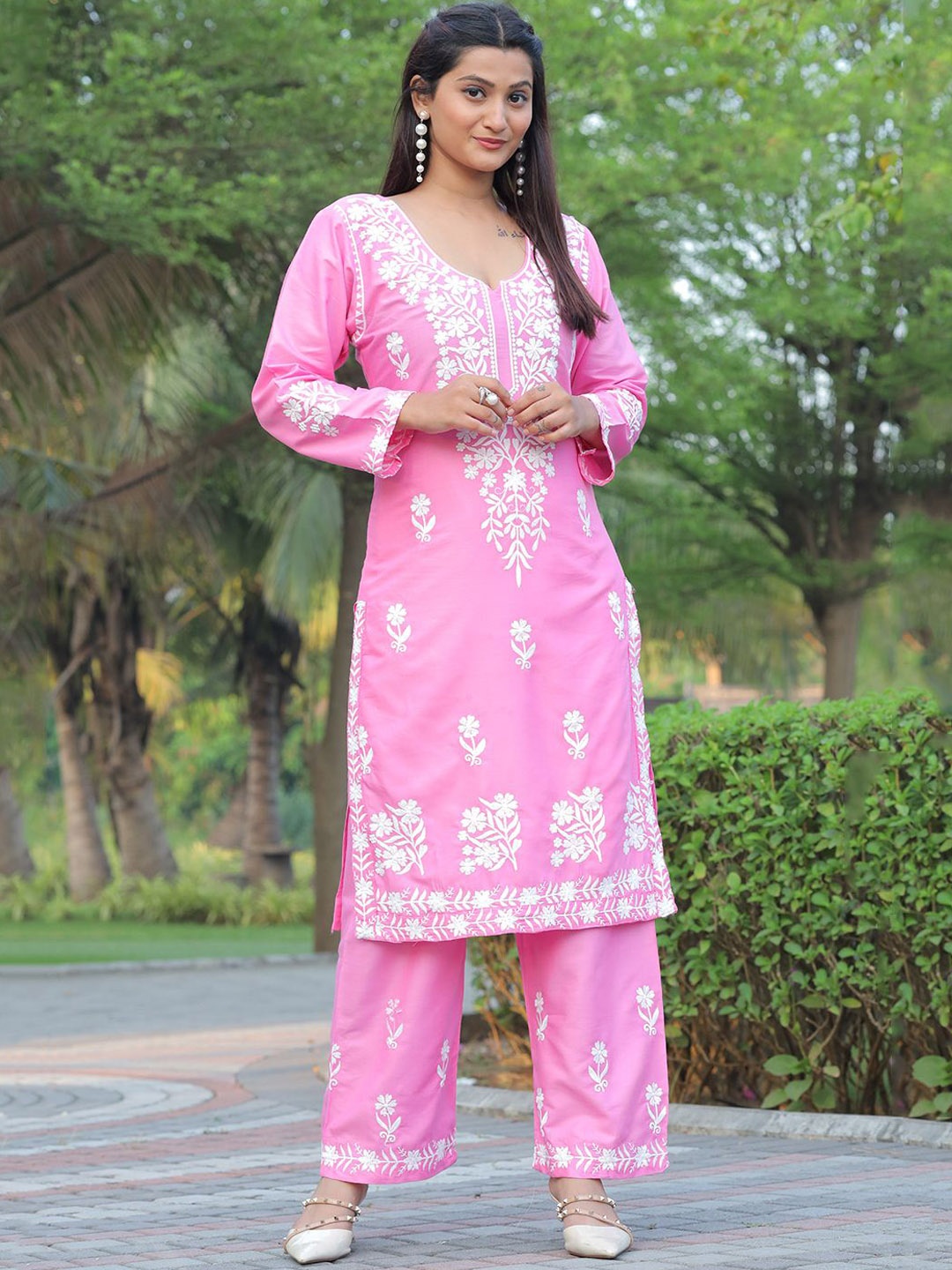 

MISS VERVE Women Floral Embroidered Regular Chikankari Kurta with Palazzos, Pink