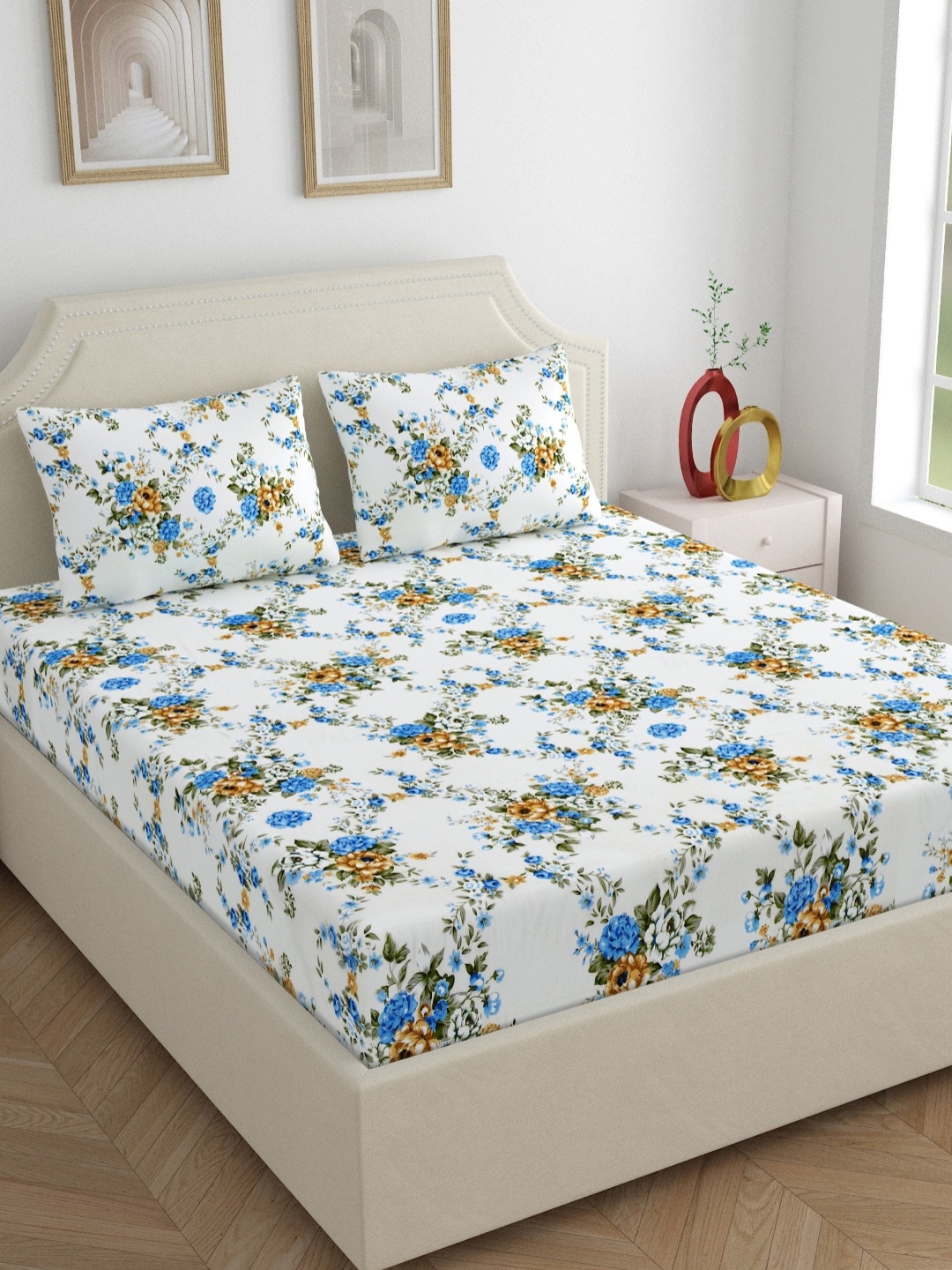 

Dreamscape Blue & White Floral 140 TC Queen Bedsheet with 2 Pillow Covers