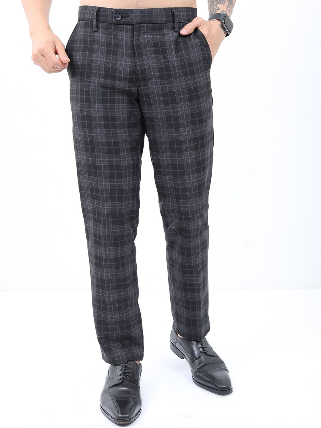 

HIGHLANDER Men Checked Slim Fit Trousers, Black