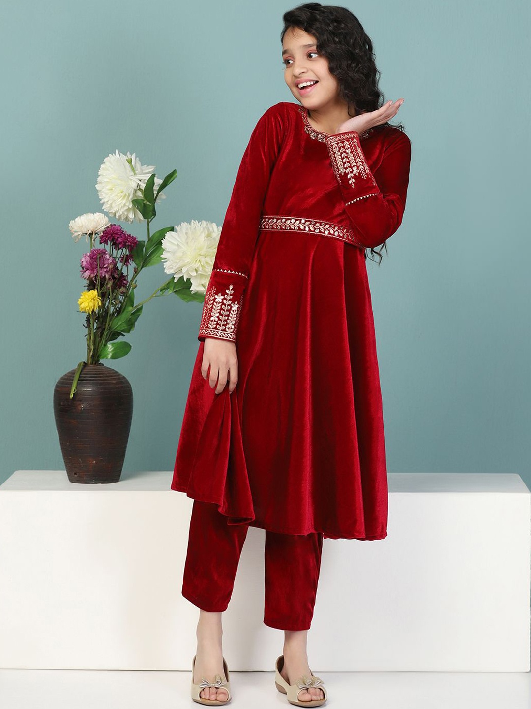 

FASHION DREAM Girls Floral Embroidered Velvet A-Line Kurta With Trousers, Maroon