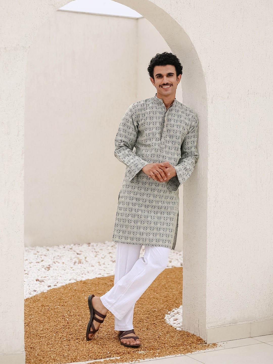 

HOUSE OF KARI Floral Printed Mandarin Collar Jacquard Straight Kurta, Grey