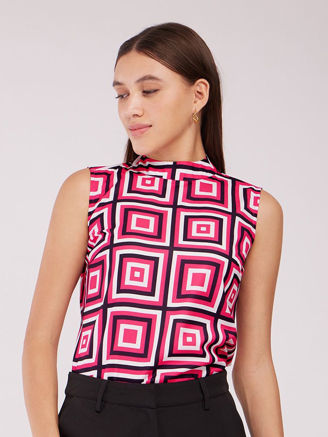 

FableStreet Women Geometric Printed Opaque Woven Top, Fuchsia