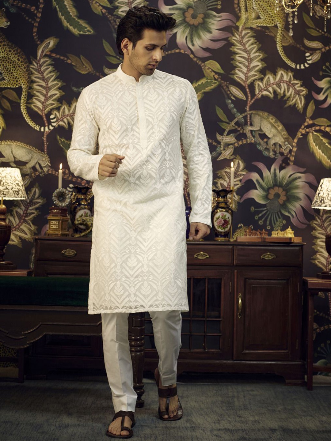 

KASBAH CLOTHING NISHCHAIY SAJDEH Floral Embroidered Mandarin Collar Georgette Kurta, Green