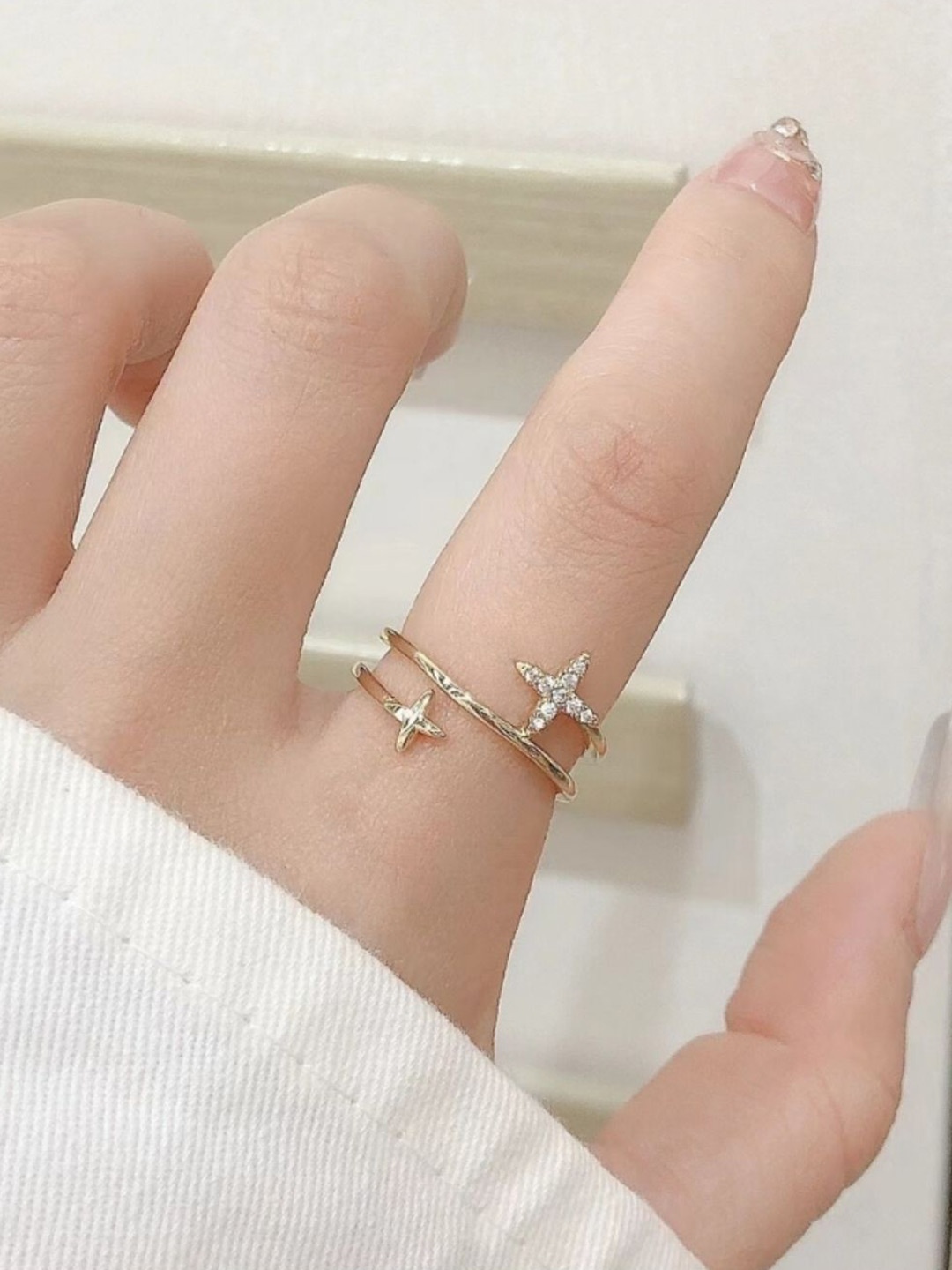 

SALTY Gold-Plated Stone Twinkling -Studded Star Finger Ring