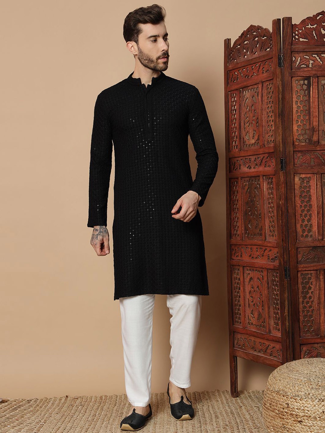 

GLITO Men Ethnic Motifs Embroidered Regular Sequinned Kurta with Pyjamas, Black