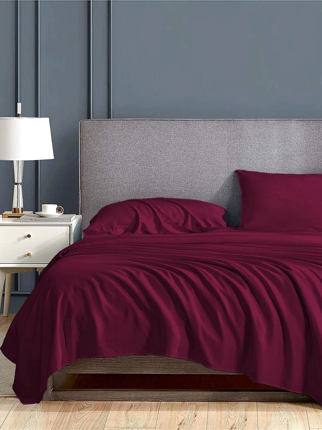 

THE little BIG STORE Burgundy 210 TC Queen Bedsheet with 2 Pillow Covers