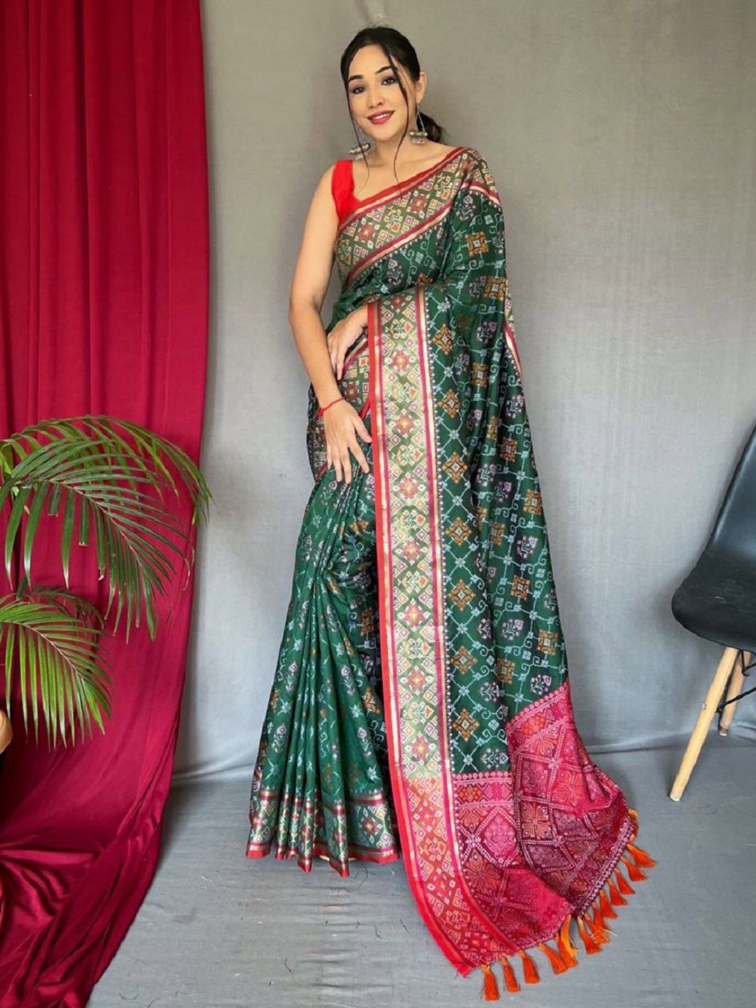 

SHOBHA SAREES Ethnic Motifs Zari Pure Silk Patola Saree, Green