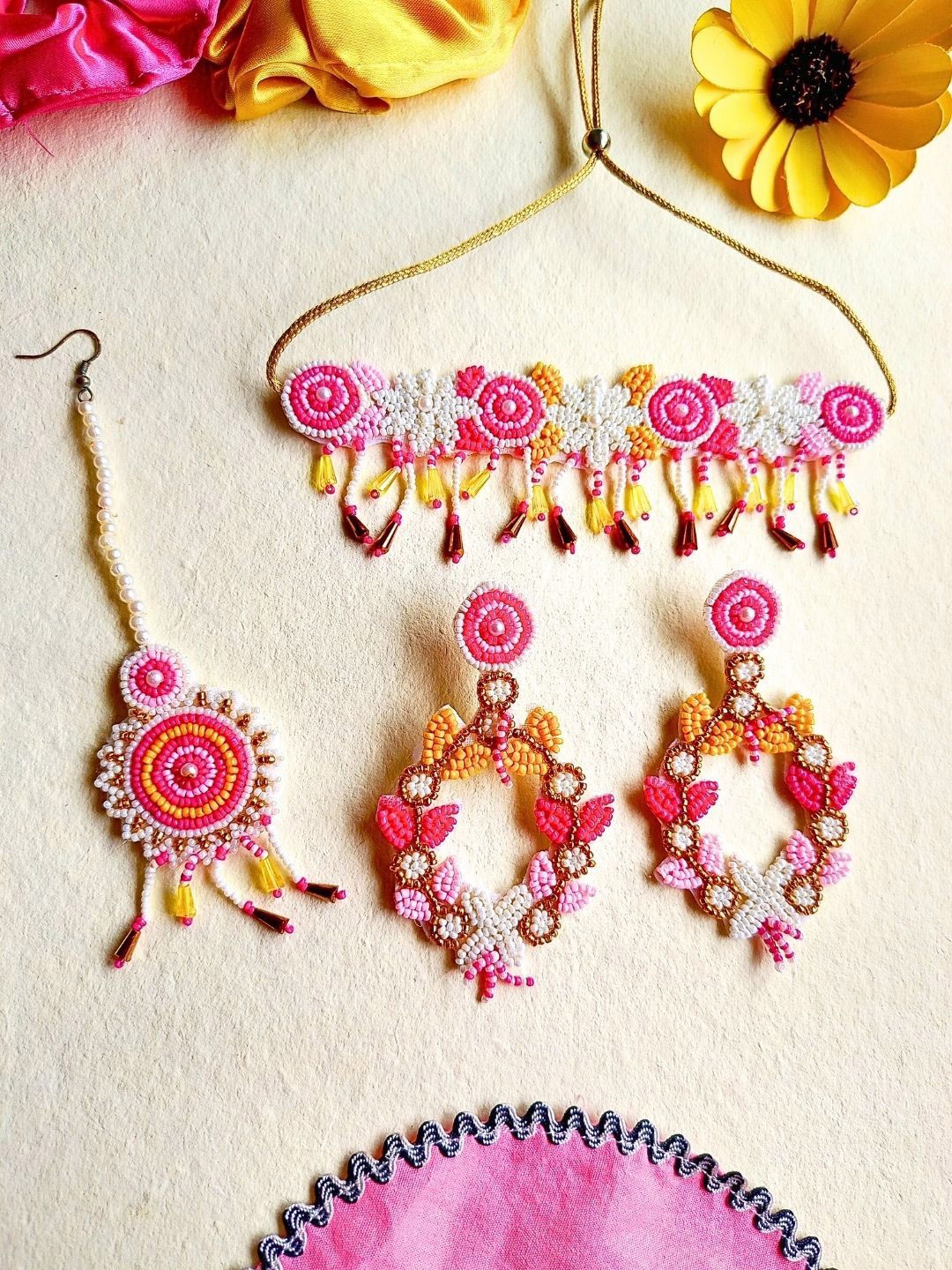 

Sangria Gold Plated Beaded Floral Jewellery Set