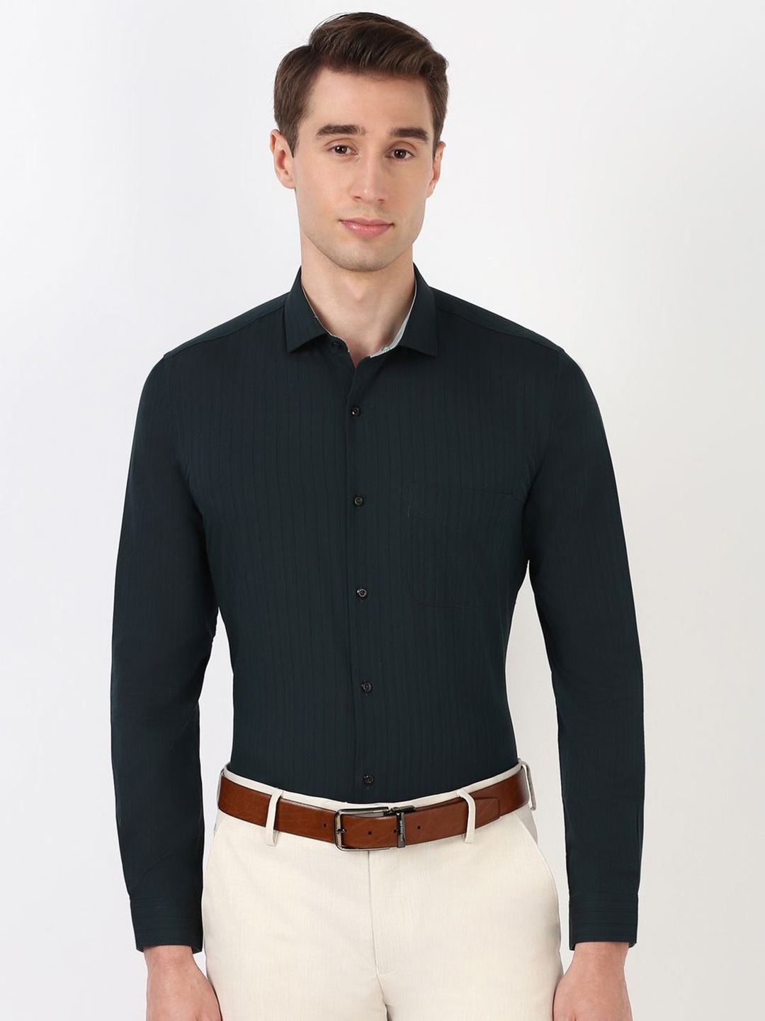 

Peter England Men Spread Collar Solid Polycotton Slim Fit Formal Shirt, Green