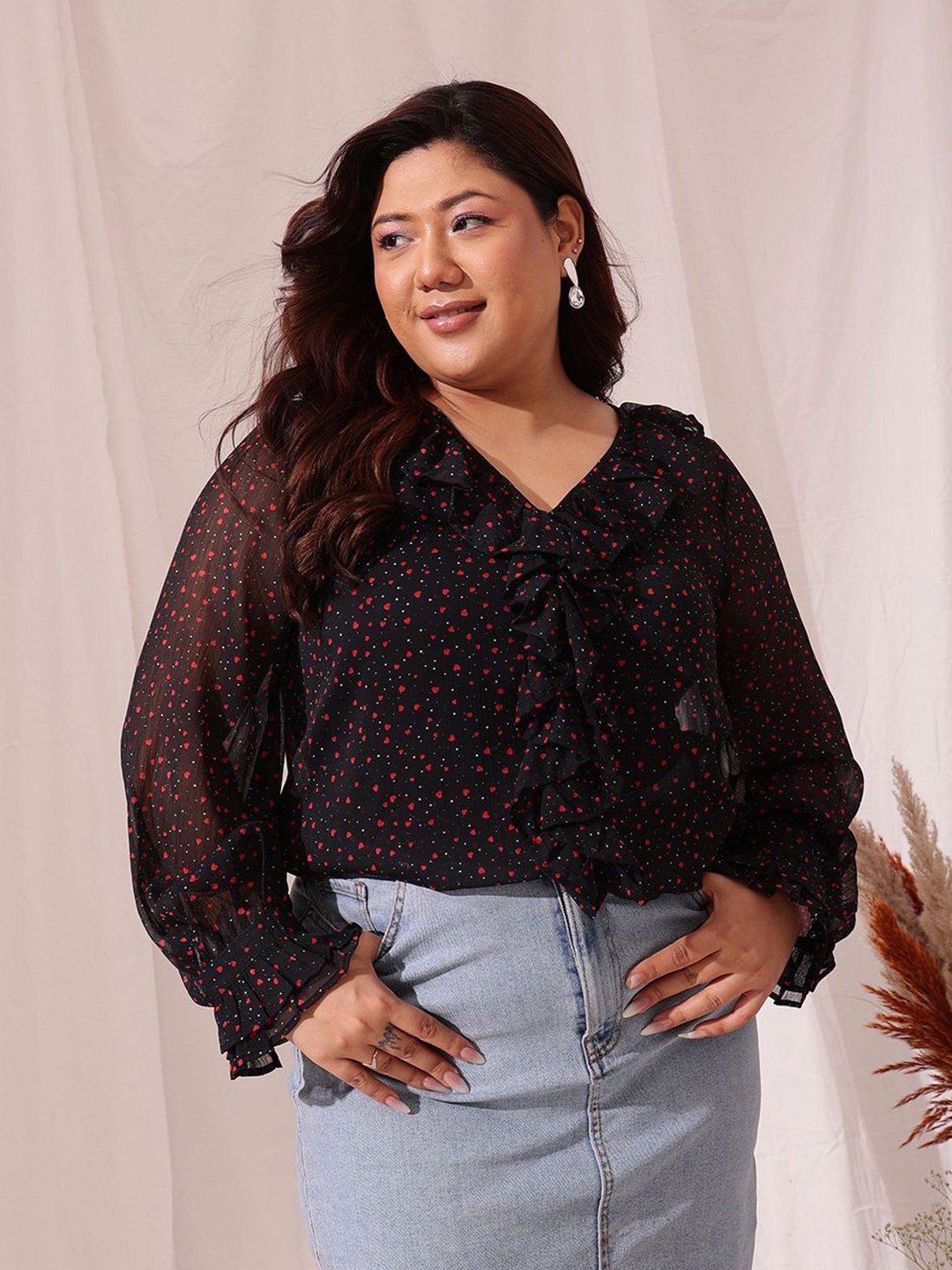 

CURVY STREET Women Floral Micro or Ditsy Printed V-Neck Top, Black