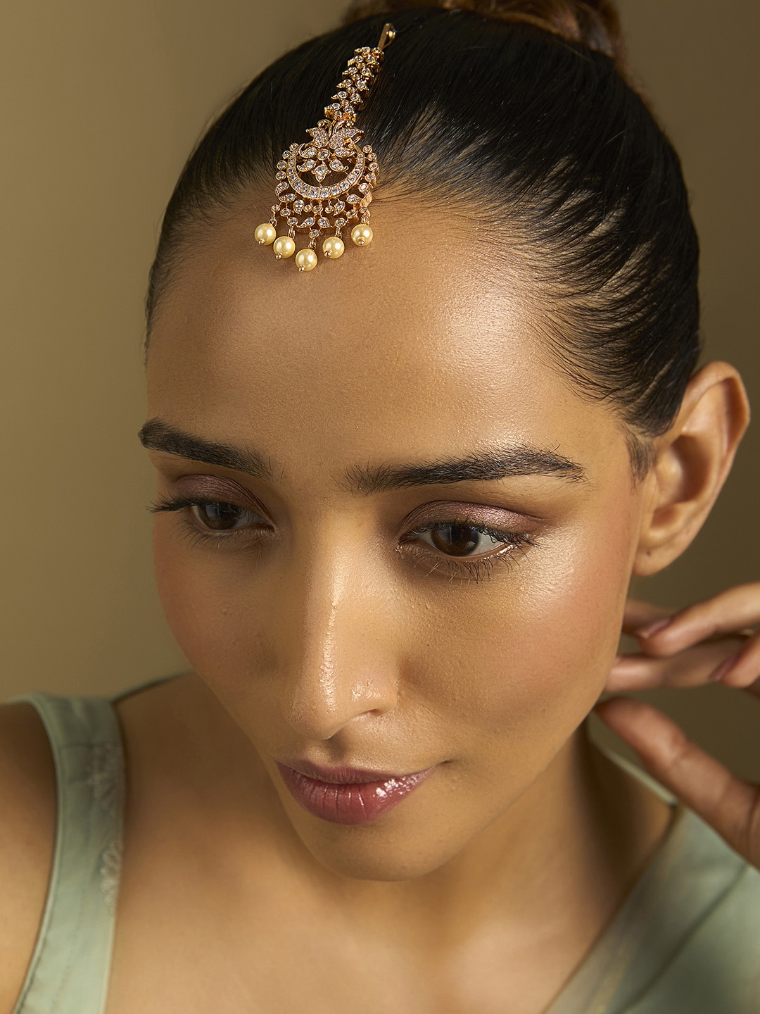 

Kushal's Fashion Jewellery Gold-Plated Zircon-Studded Maang Tikka Head Jewellery