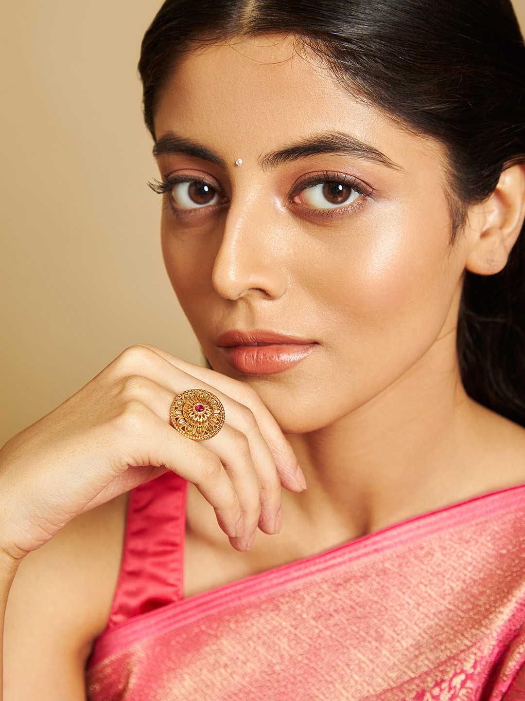 

Kushal's Fashion Jewellery Gold-Plated Stone-Studded \Finger Ring