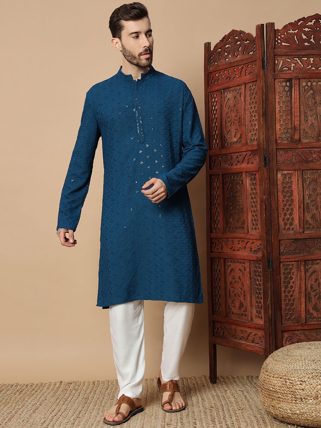 

GLITO Men Ethnic Motifs Embroidered Regular Sequinned Kurta with Pyjamas, Blue