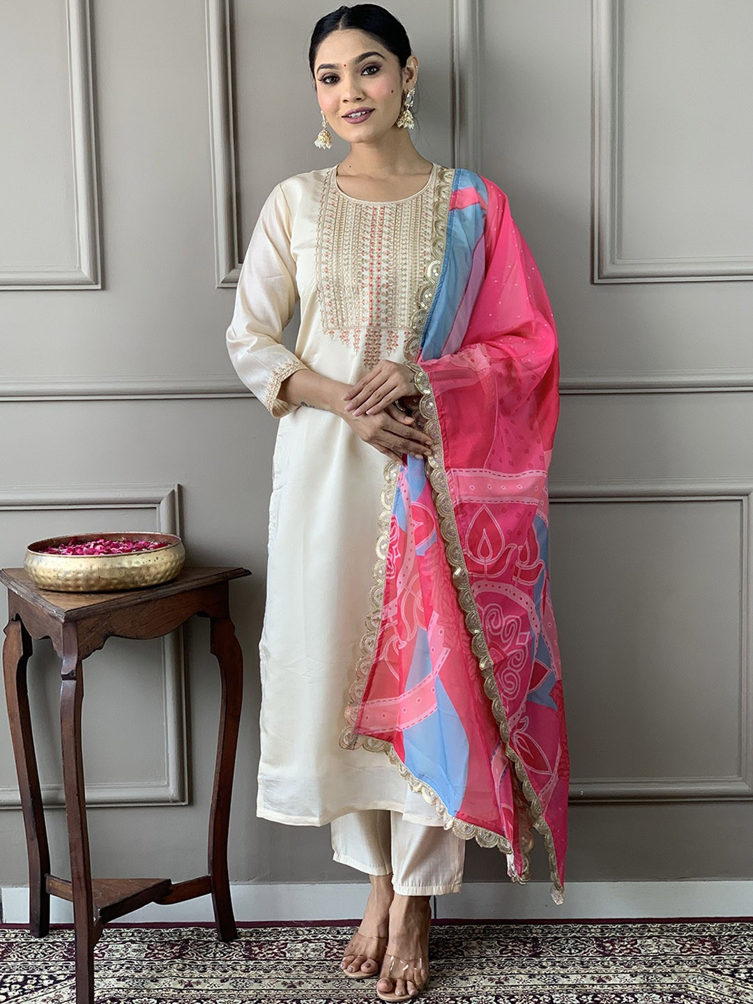 

JAPNAAM Women Floral Embroidered Regular Sequinned Chanderi Silk Kurta with Trousers & With Dupatta, Cream