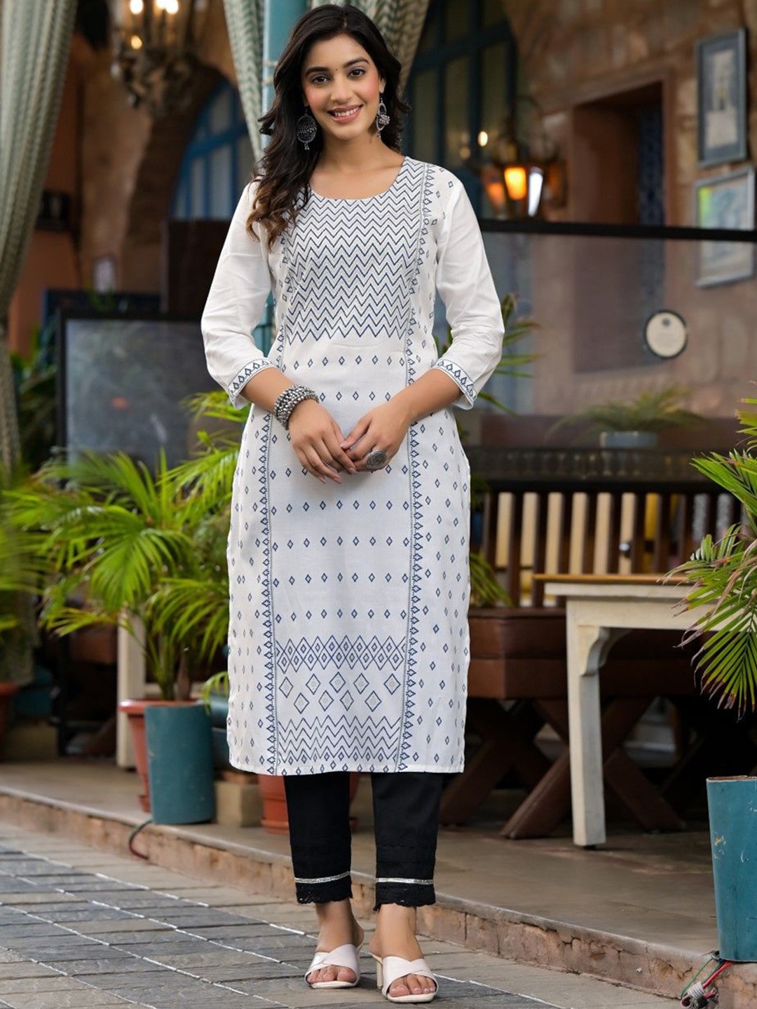 

Juniper Geometric Printed Round Neck Liva Straight Kurta, White