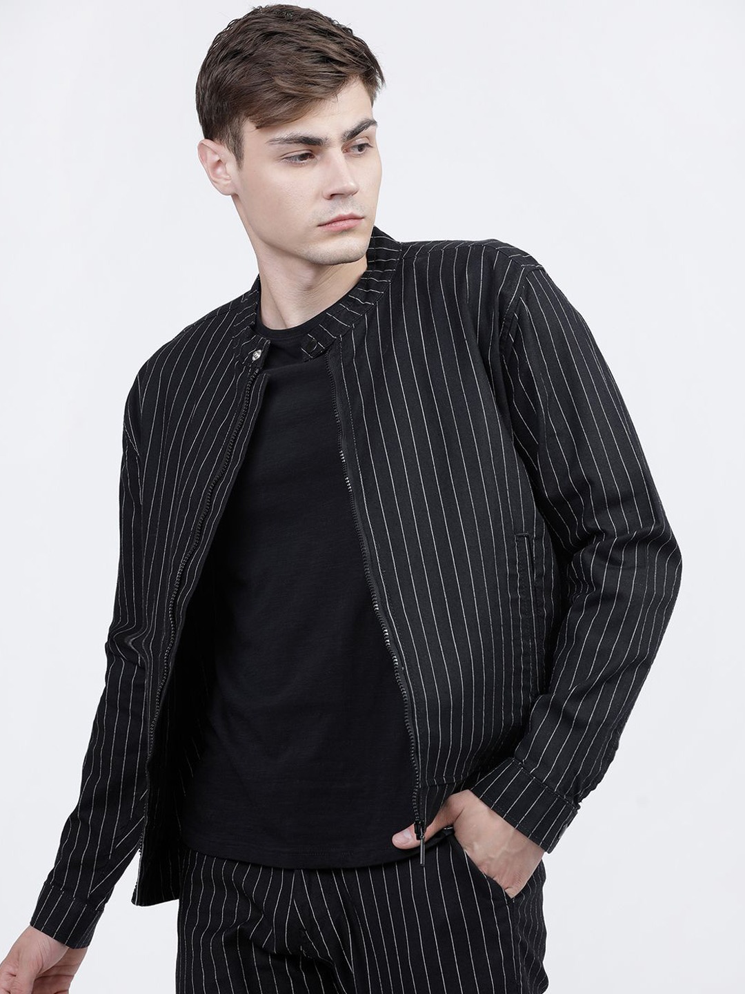 

HIGHLANDER Men Striped Crop Tailored Jacket, Black