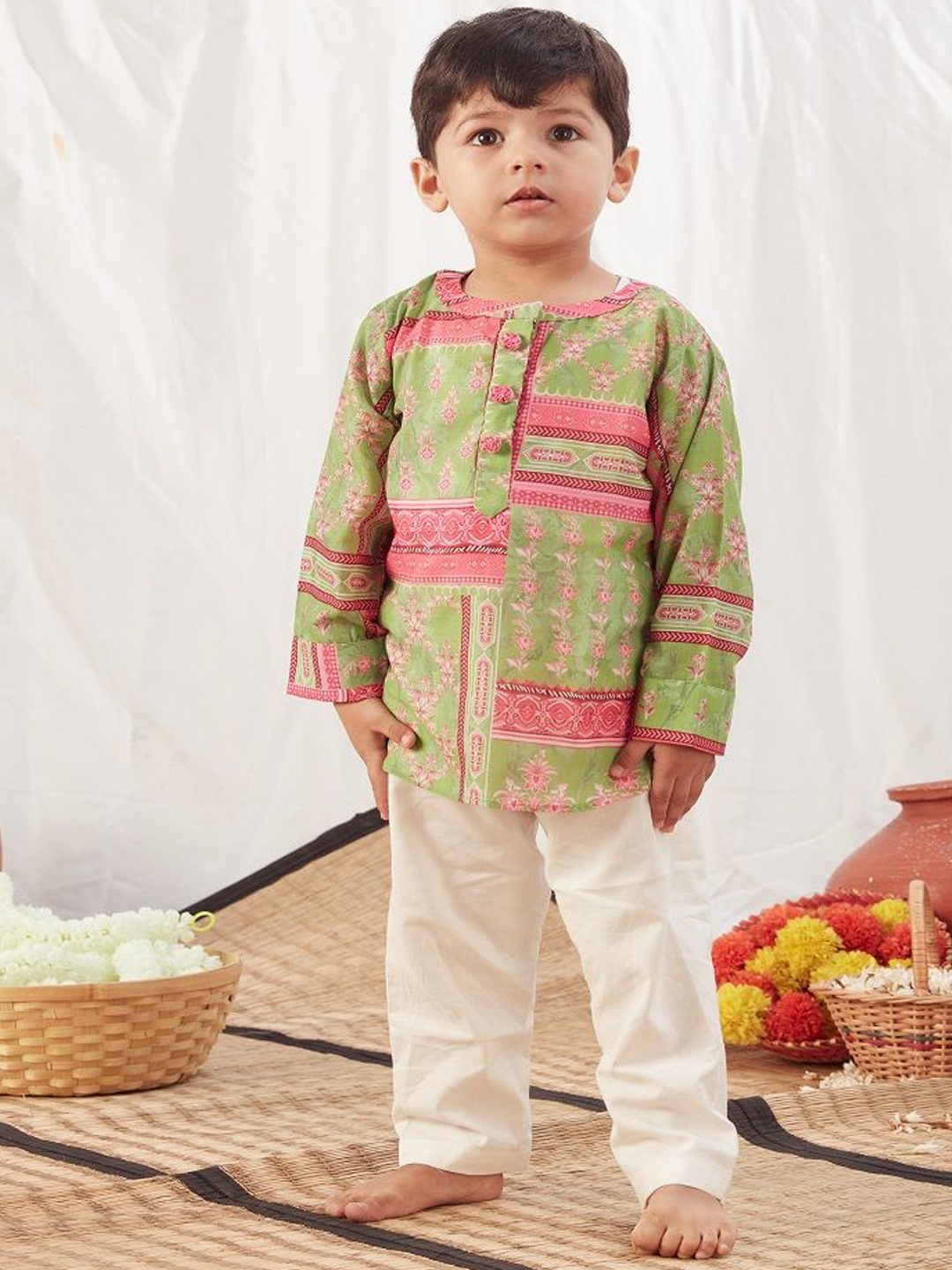 

Vivedkids Boys Floral Printed Pure Cotton Straight Kurta with Trousers, Green