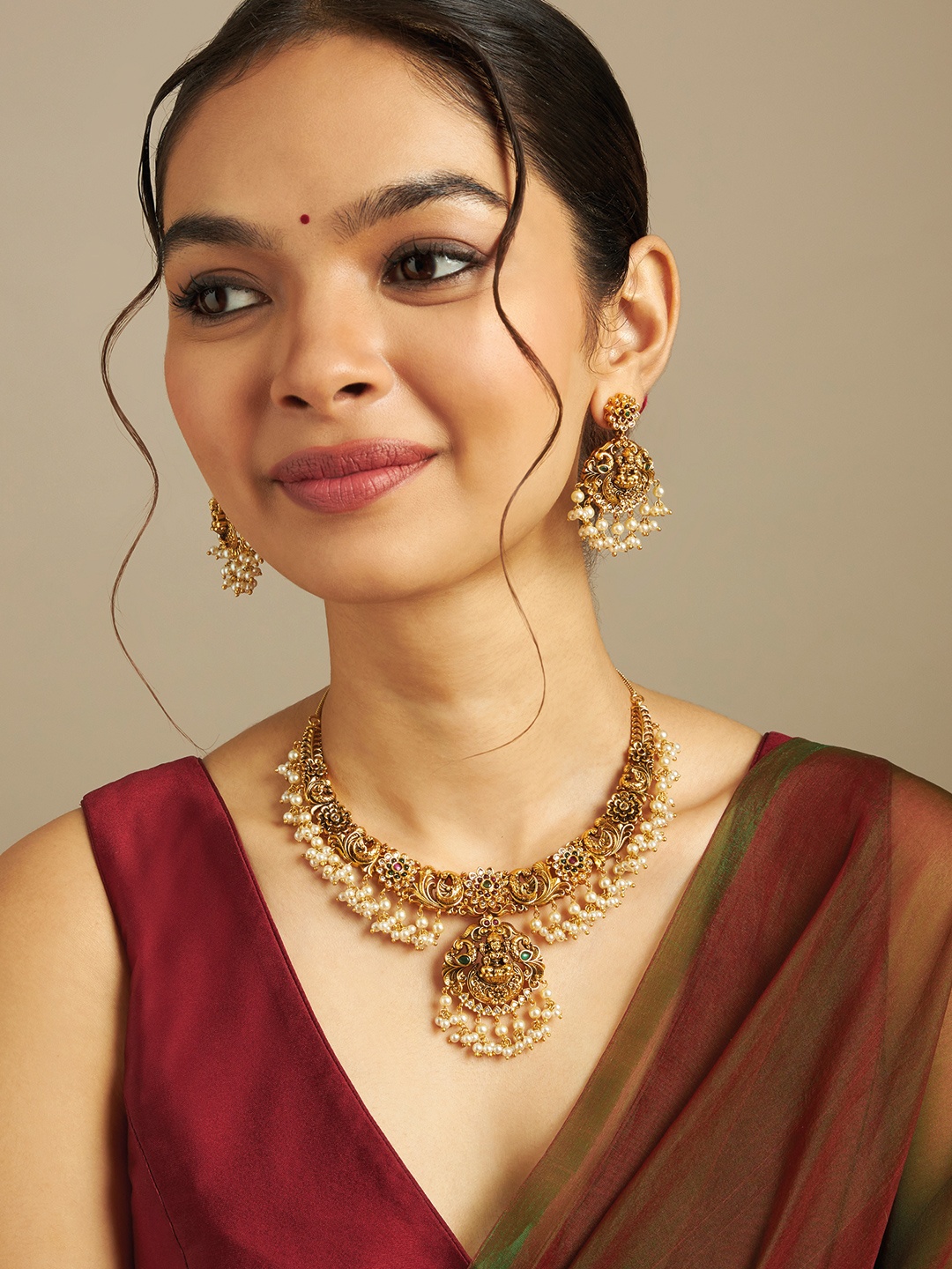 

Kushal's Fashion Jewellery Gold-Plated Stone Studded & Beaded Jewellery Set