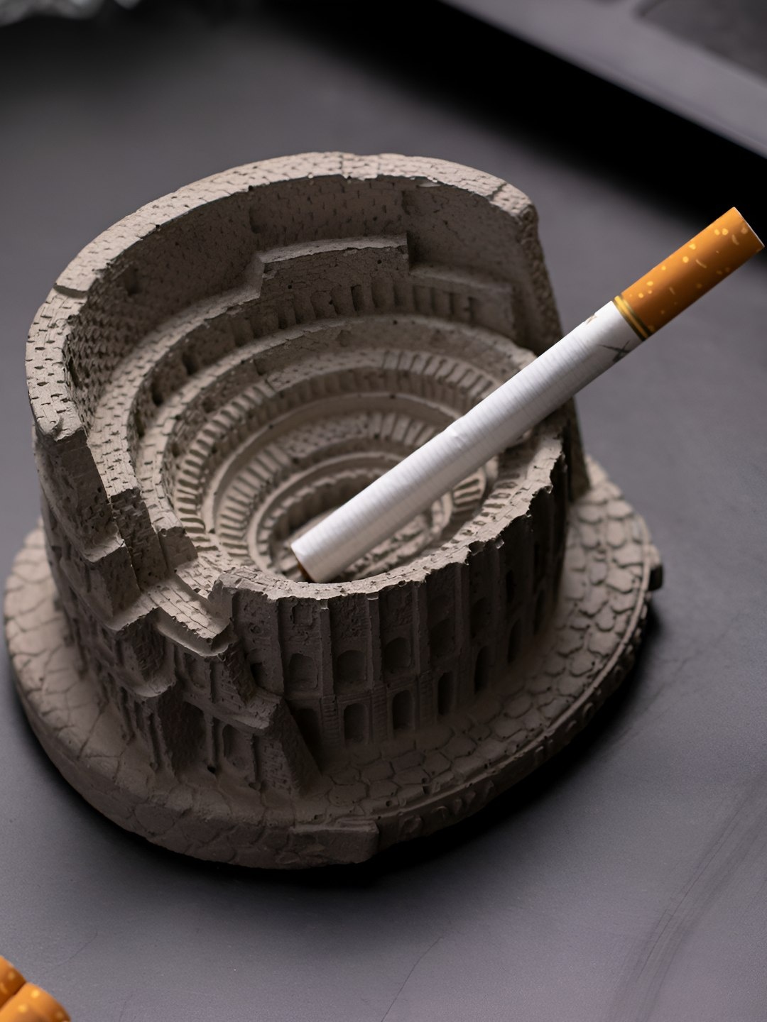 

Greyt Colosseum Monument Beige Textured Stoneware Ash Tray