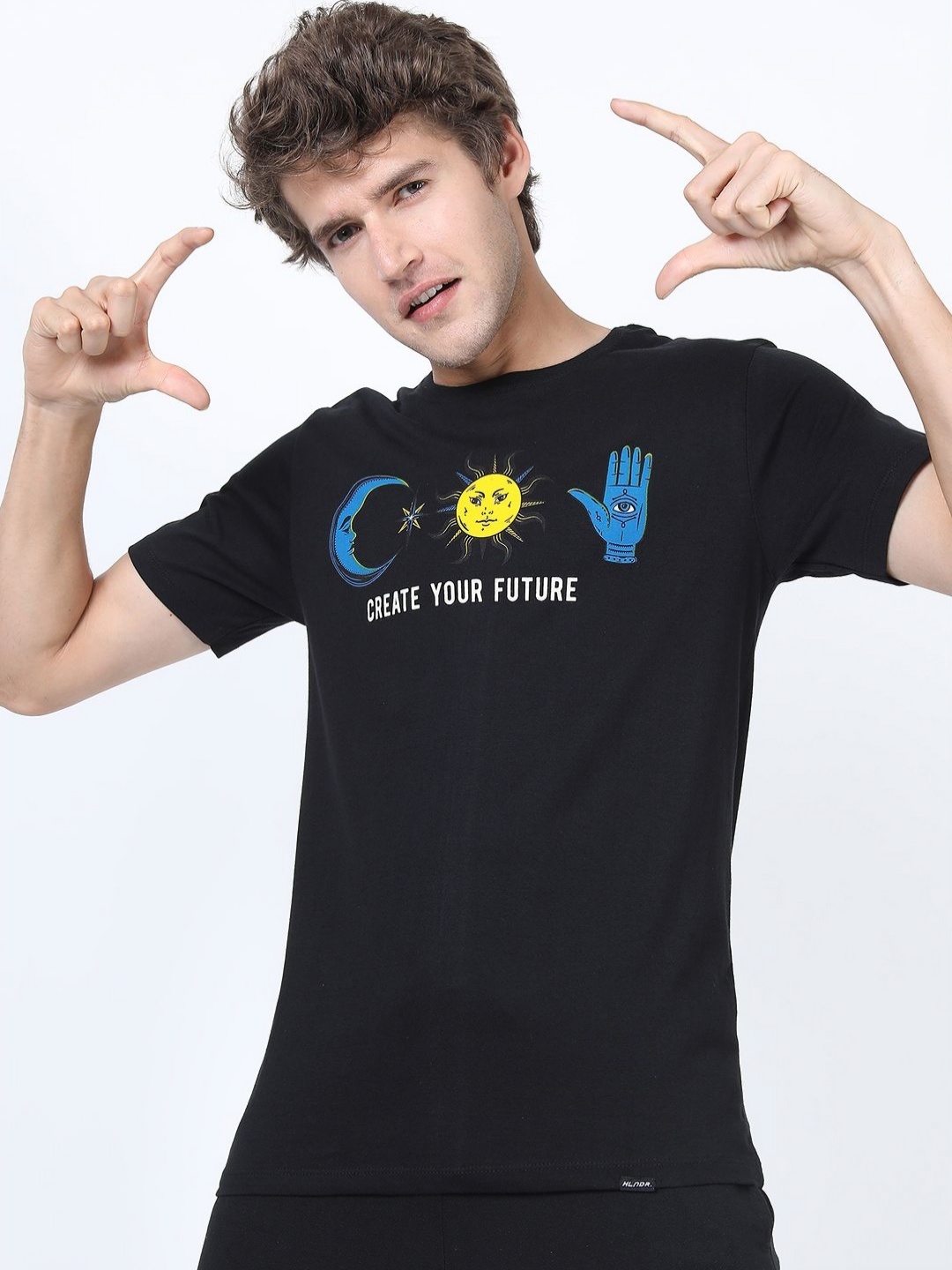 

HIGHLANDER Men Typography Printed Applique Slim Fit T-shirt, Black