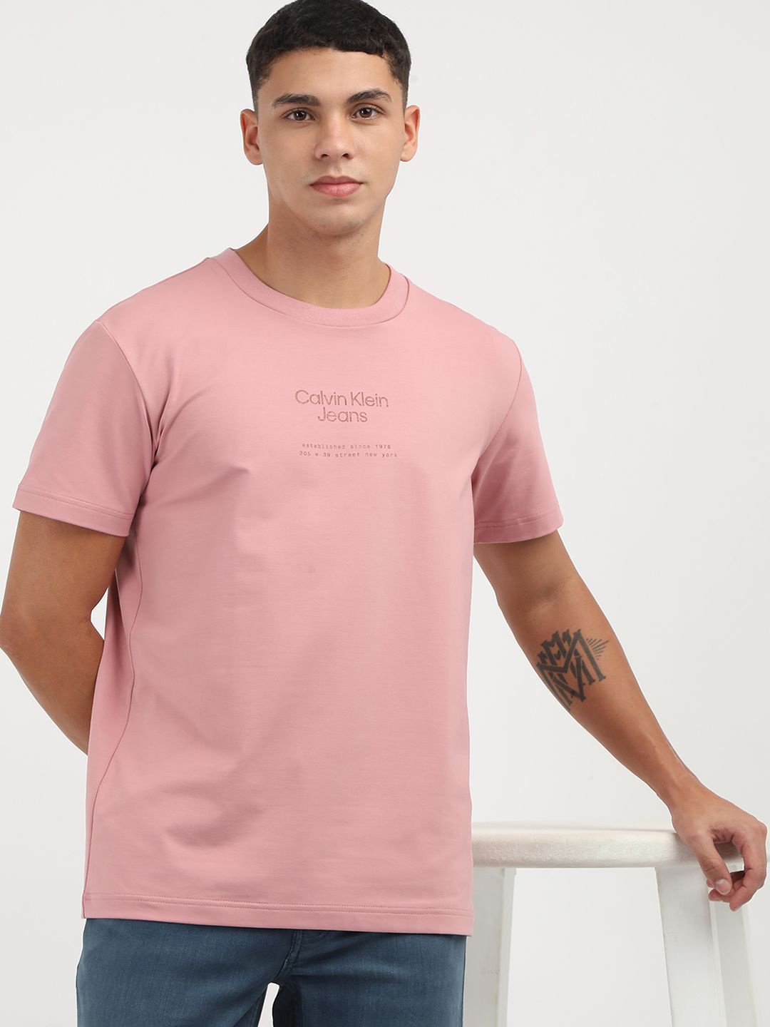 

Calvin Klein Jeans Men Printed Raw Edge T-shirt, Pink