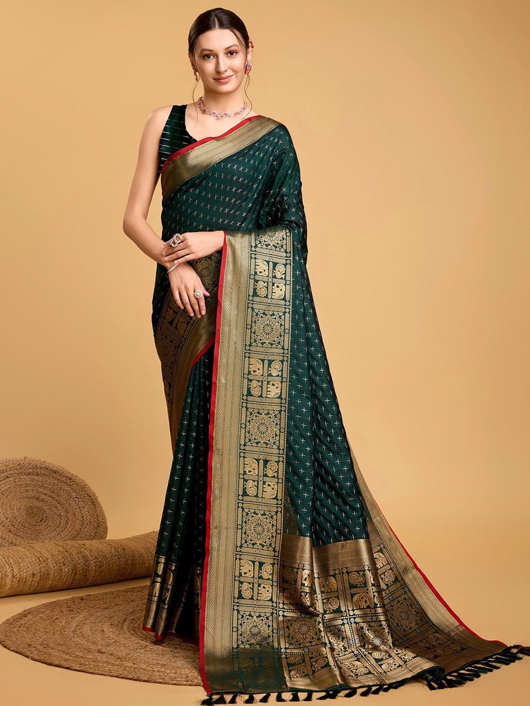 

LEOSAGI Embellished Zari Pure Silk Kanjeevaram Saree, Green