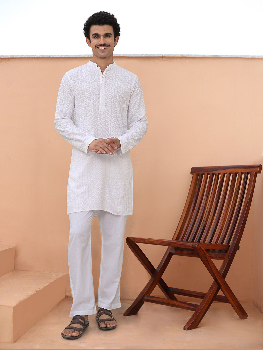 

HOUSE OF KARI Mandarin Collar Long Sleeves Thread Work Cotton Straight Kurta, White