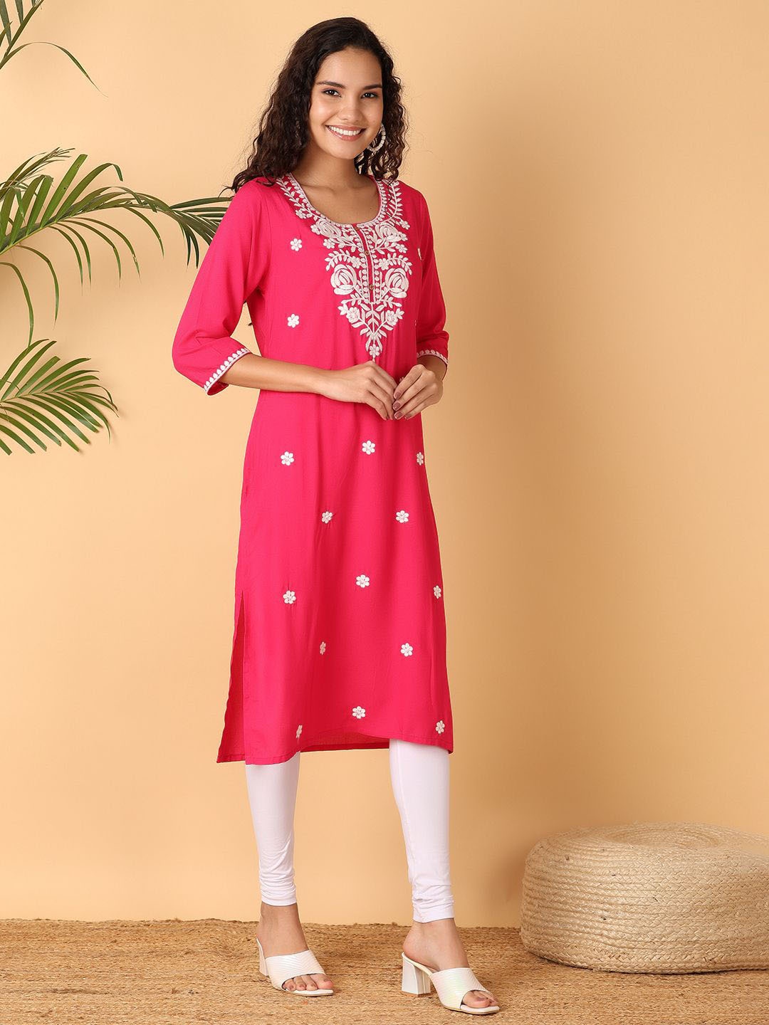 

UNLIMITED Round Neck Floral Embroidered Straight Kurta, Fuchsia