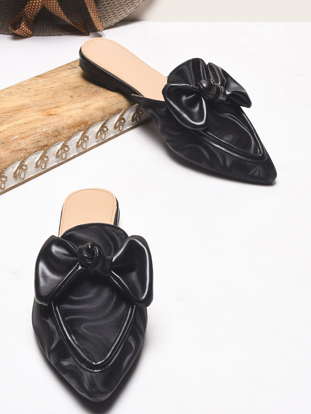

Try Me Women Pointed Toe Bows Detailed Printed Mules, Black