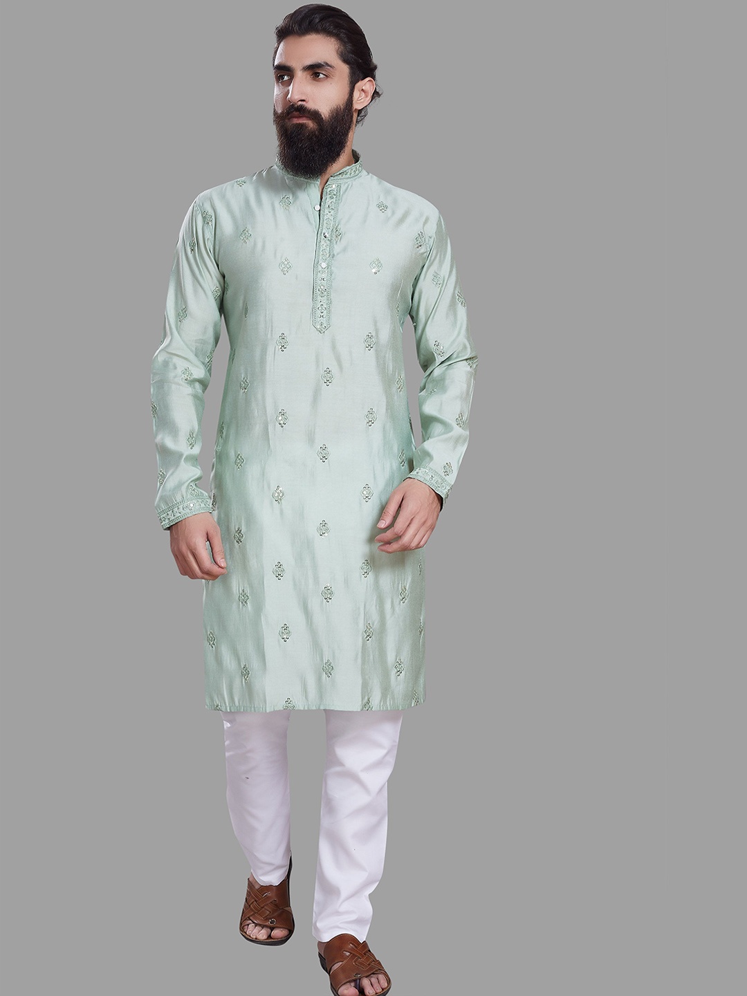 

DIVISIVE Floral Embroidered Sequinned Mandarin Collar Cotton Silk Straight Kurta, Green