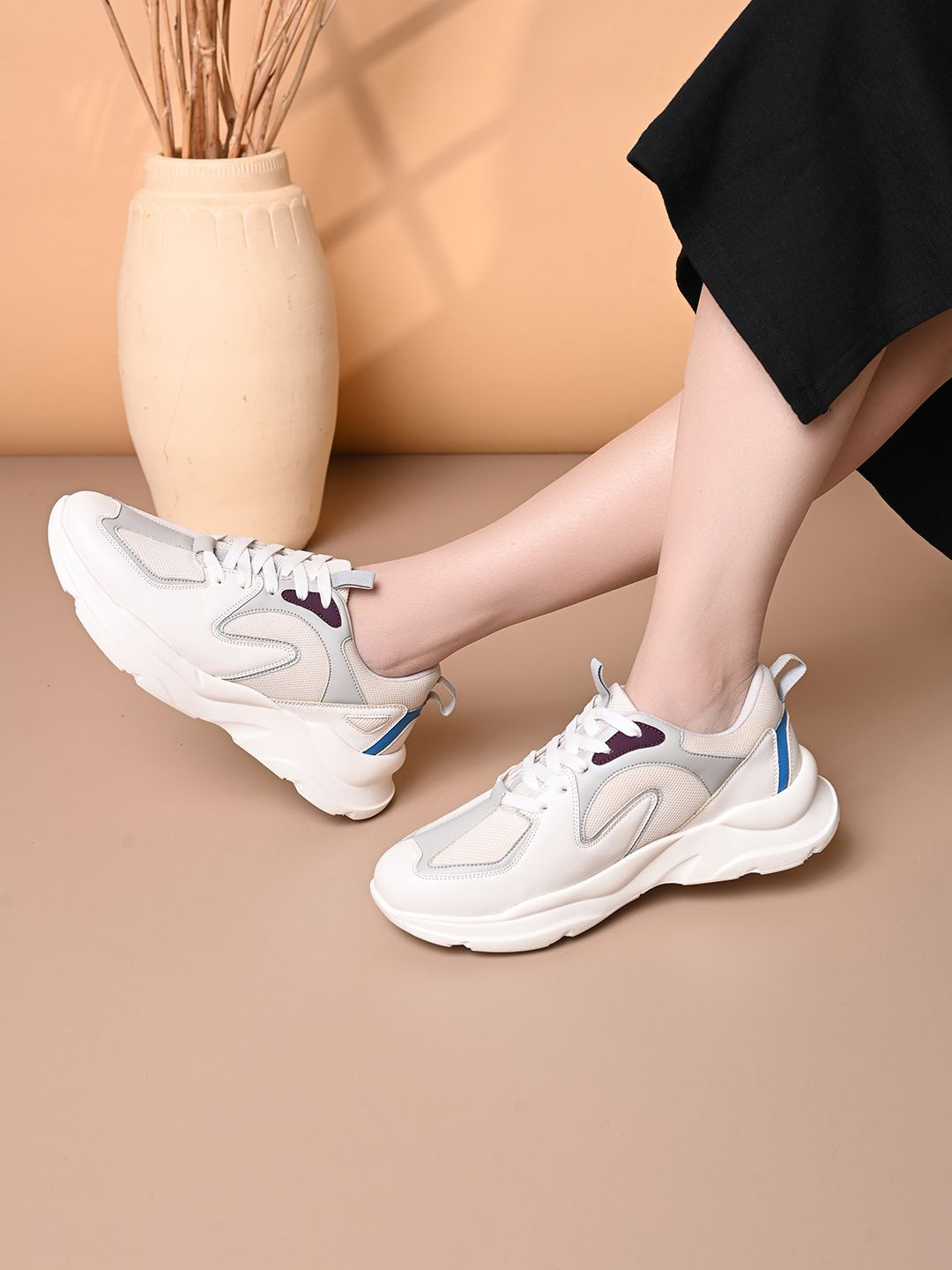 

HRX by Hrithik Roshan Women Colourblocked Lace-Ups Sneakers, White