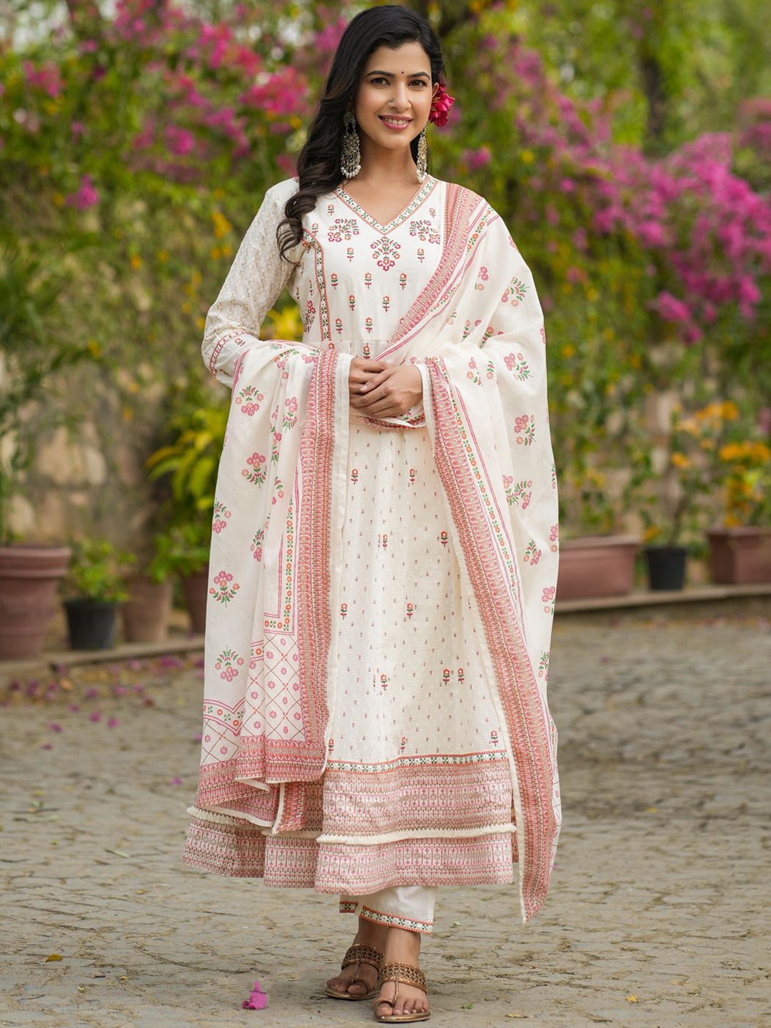 

Readiprint Fashions Women Floral Embroidered Empire Thread Work Pure Cotton Kurta with Palazzos & With, Cream