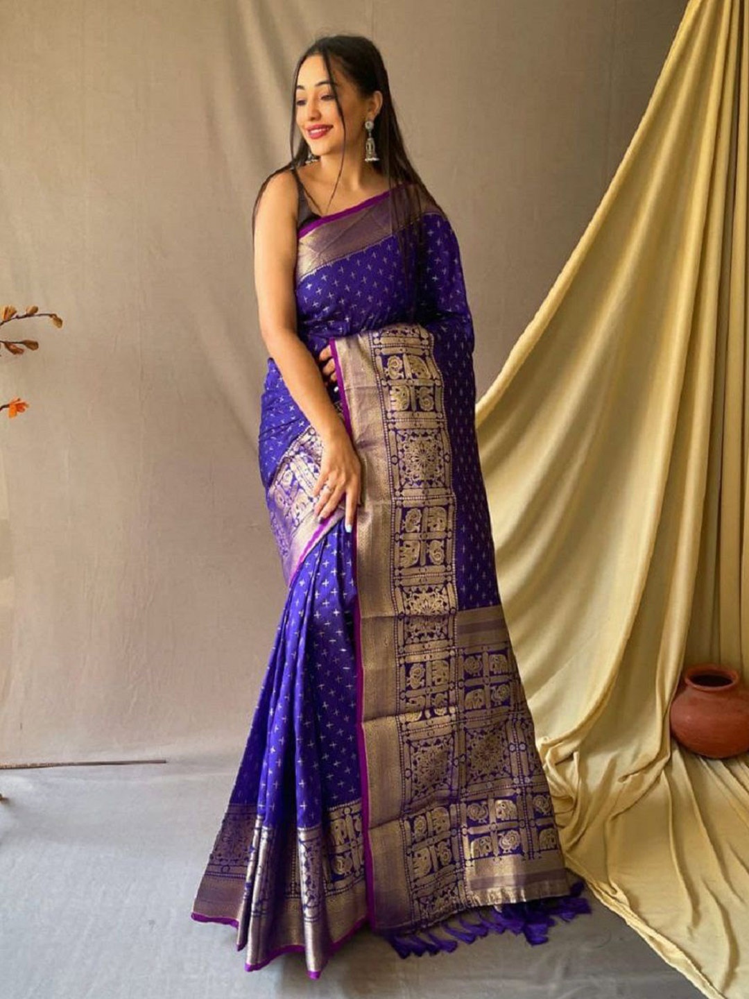 

SHOBHA SAREES Embellished Zari Pure Silk Kanjeevaram Saree, Blue