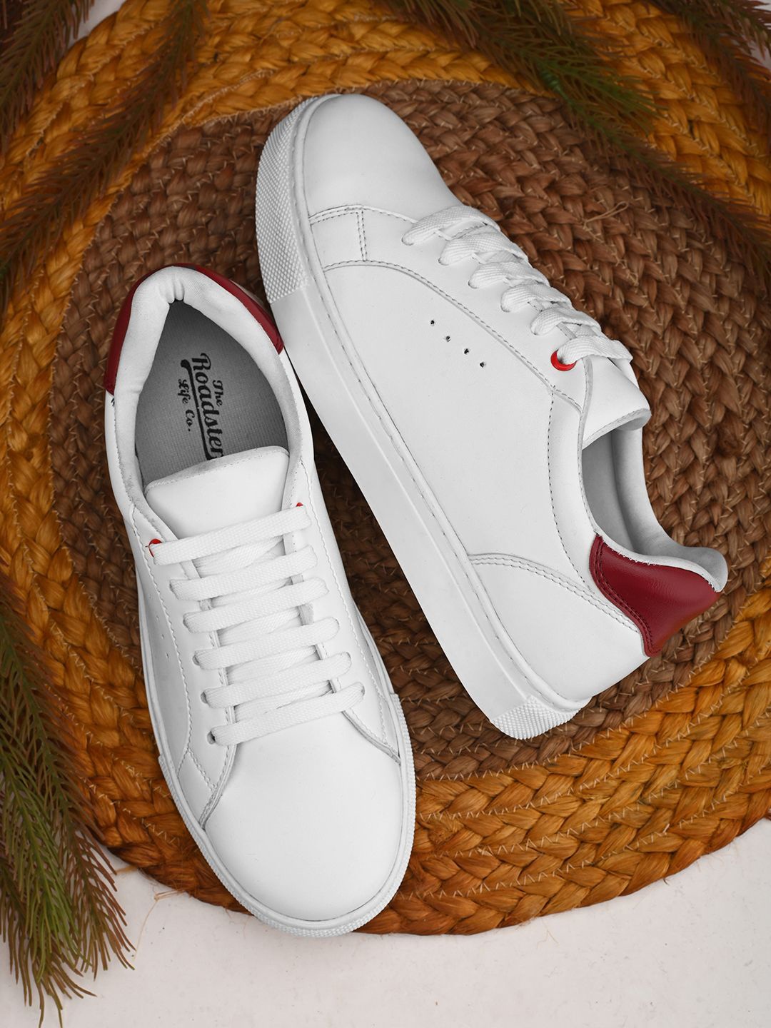 

The Roadster Lifestyle Co Women Casual Sneakers, White
