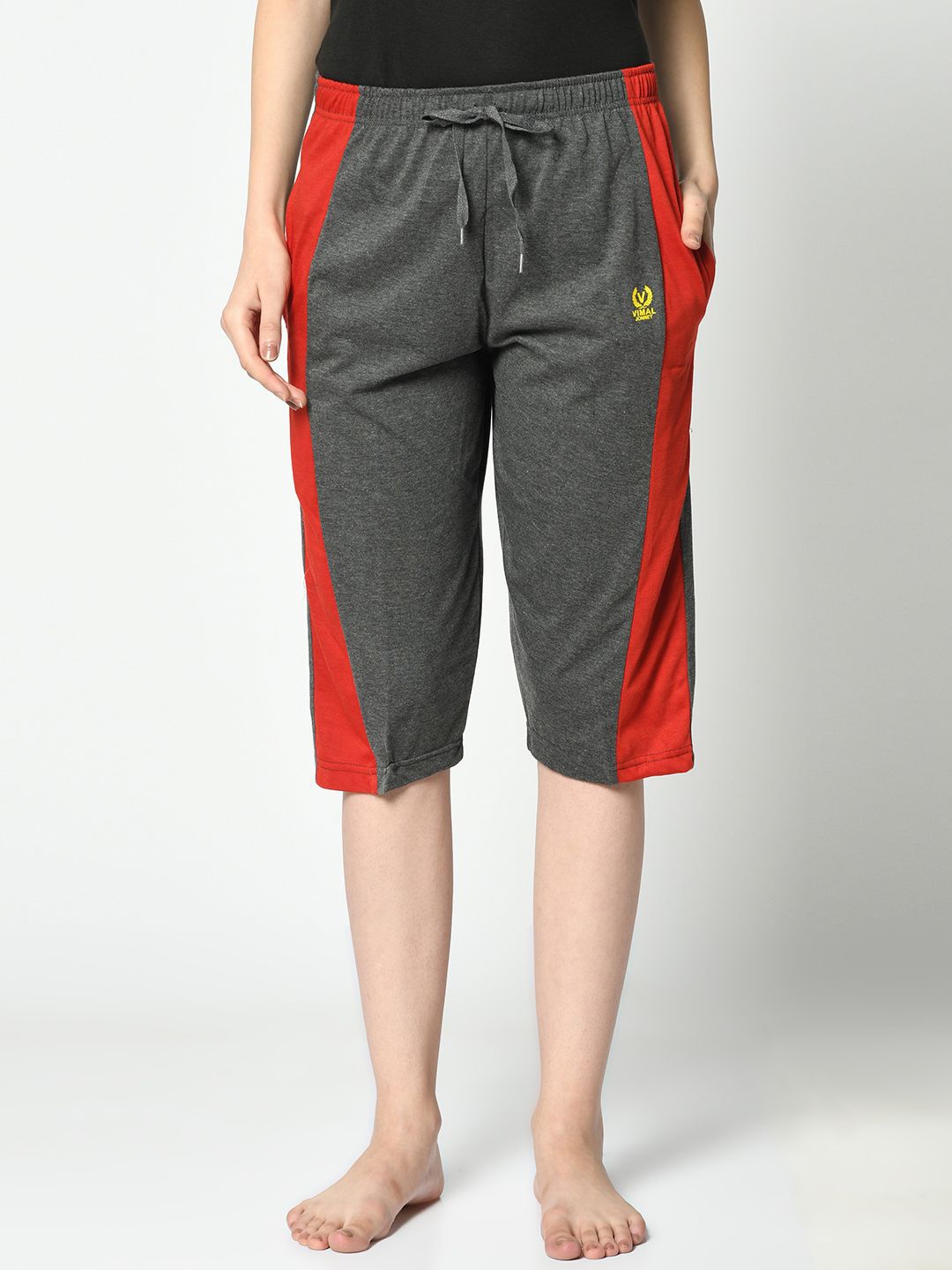 

VIMAL JONNEY Women Colourblocked Mid-Rise Capris, Grey