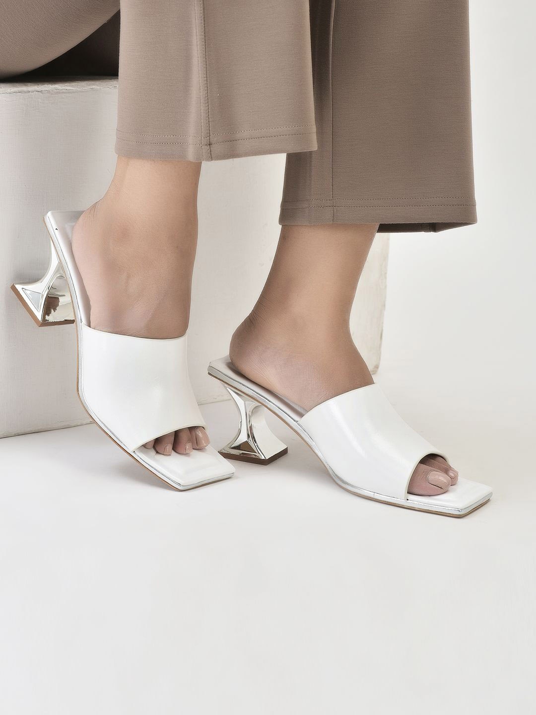

Maysun Women Block Heel Sandals, White