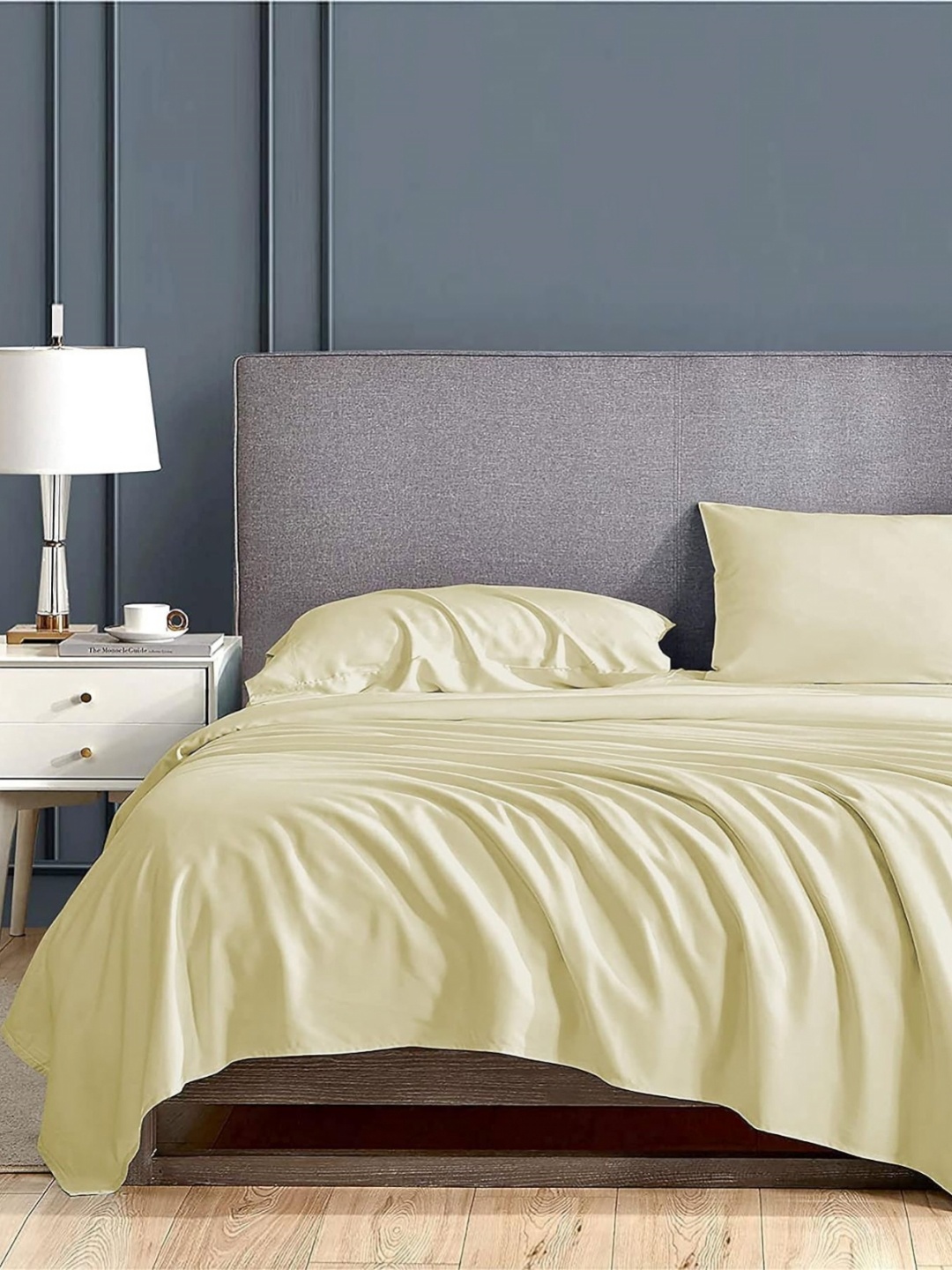 

THE little BIG STORE Cream-Coloured 210 TC Queen Bedsheet with 2 Pillow Covers