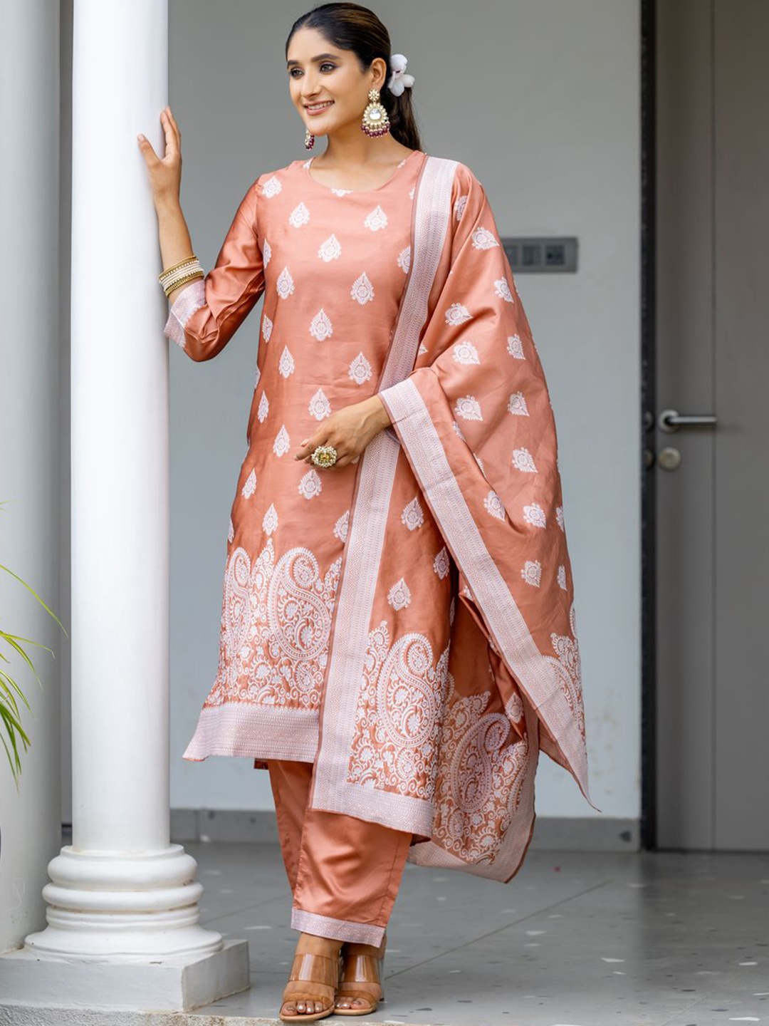 

Twika Paisley Woven Design Round Neck Zari Straight Kurta With Trousers & Dupatta, Peach