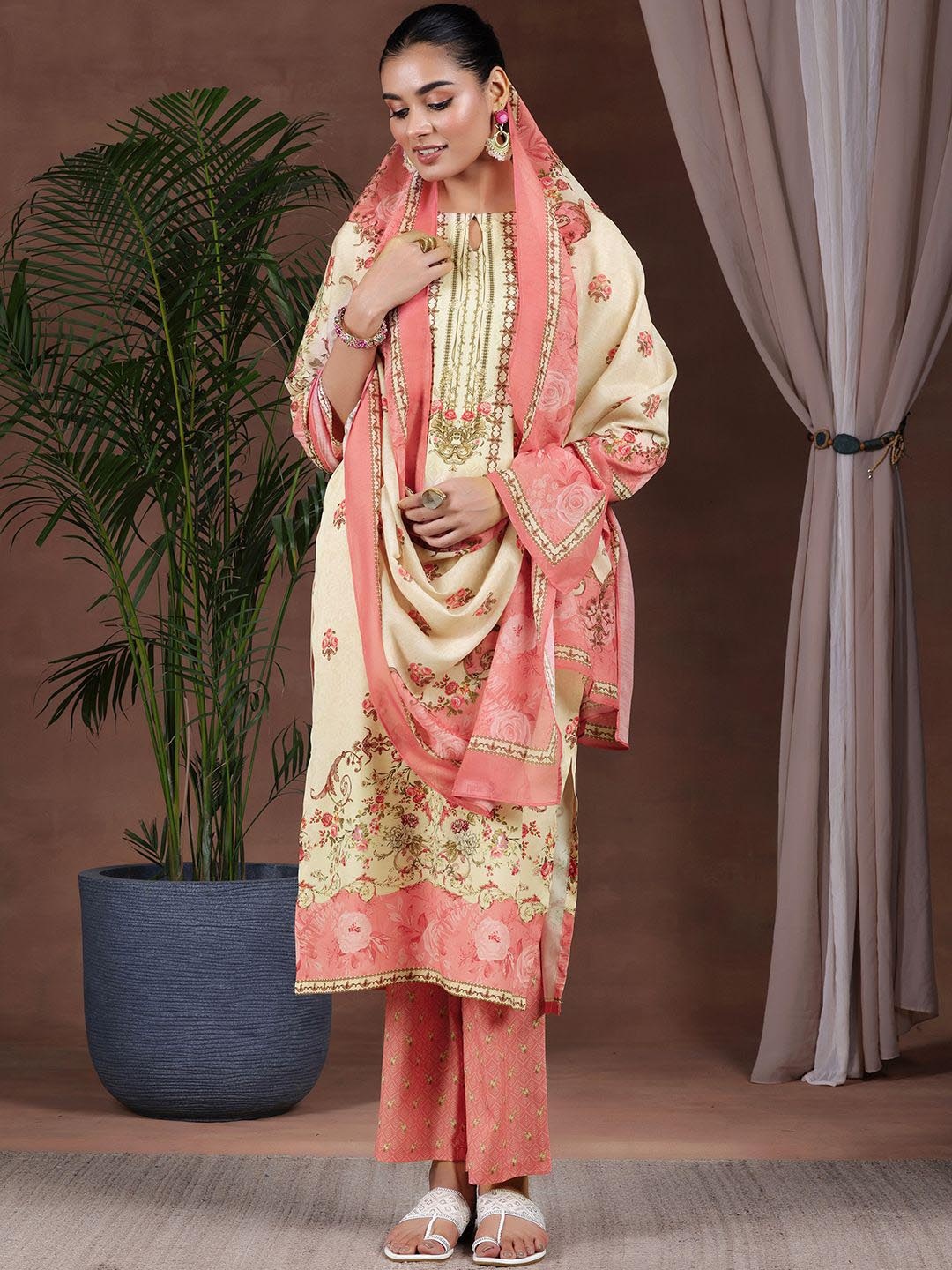

Libas Floral Printed Keyhole Neck Straight Kurta with Trousers & Dupatta, Beige