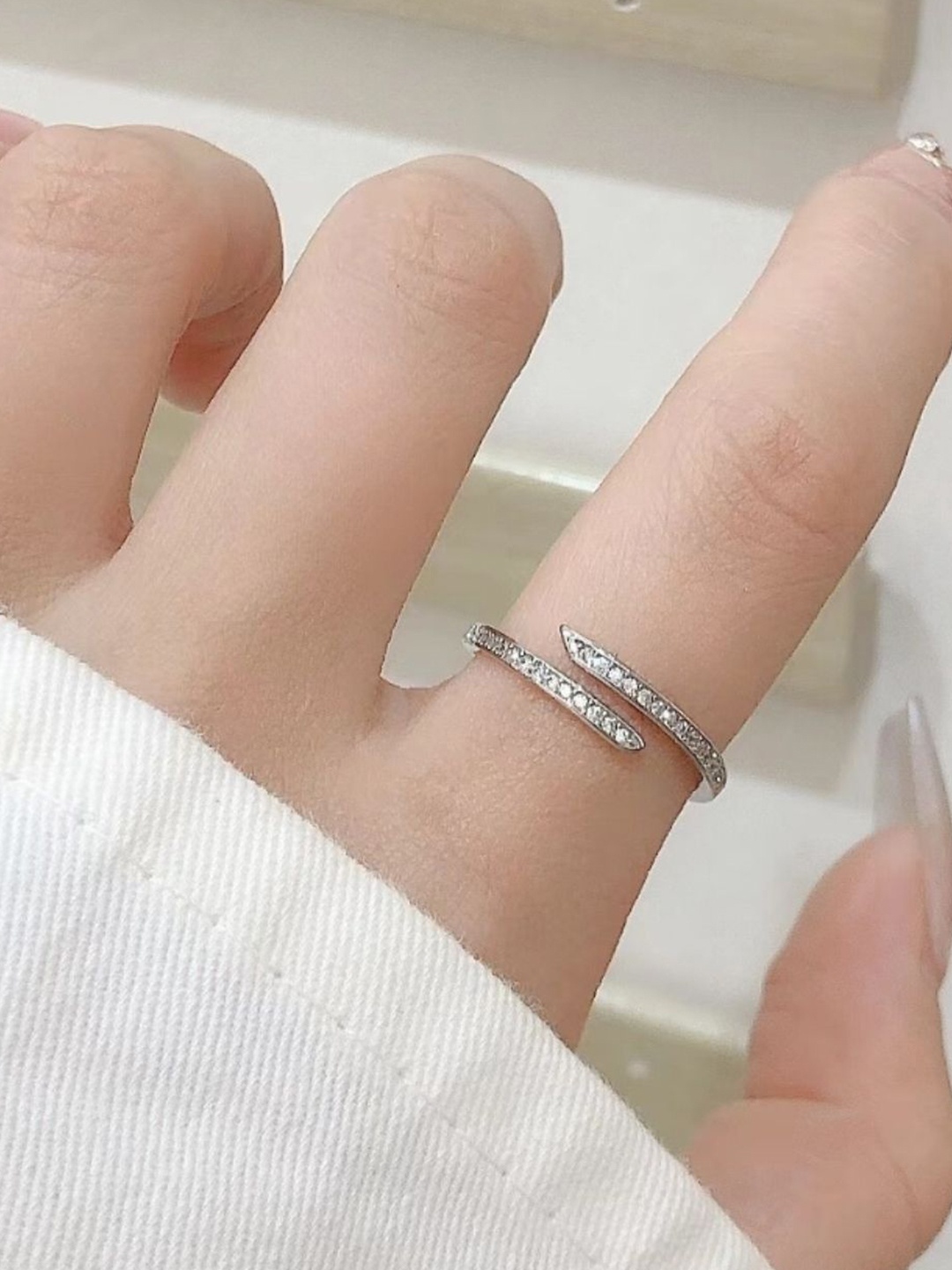 

SALTY Silver-Plated Studded Wrap Stone Studded Finger Ring