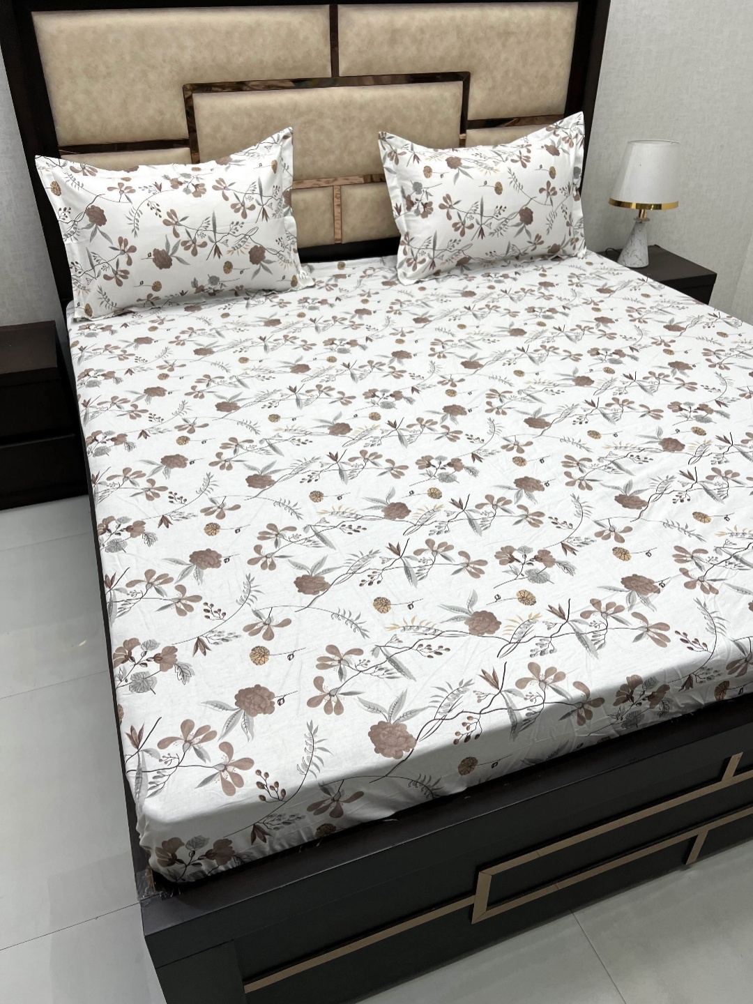 

Pure Decor Sapphire Brown Floral 330 TC Cotton Fitted King Bedsheet With 2 Pillow Covers, White