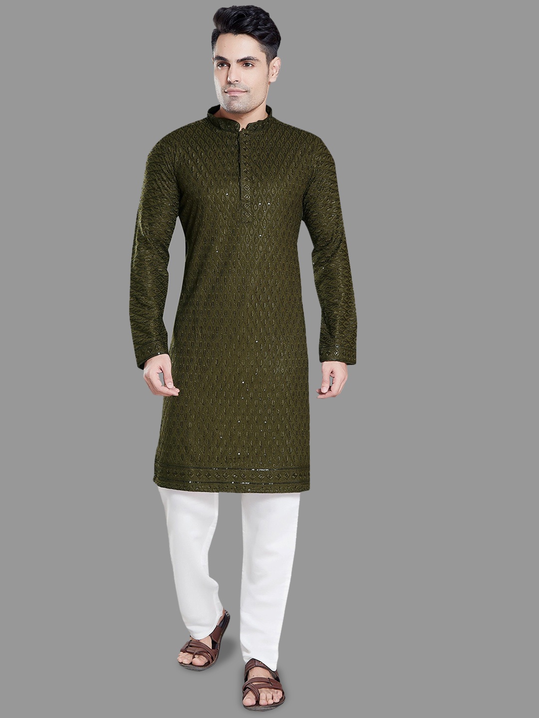 

DIVISIVE Ethnic Motifs Embroidered Mandarin Collar Sequinned Straight Kurta, Green