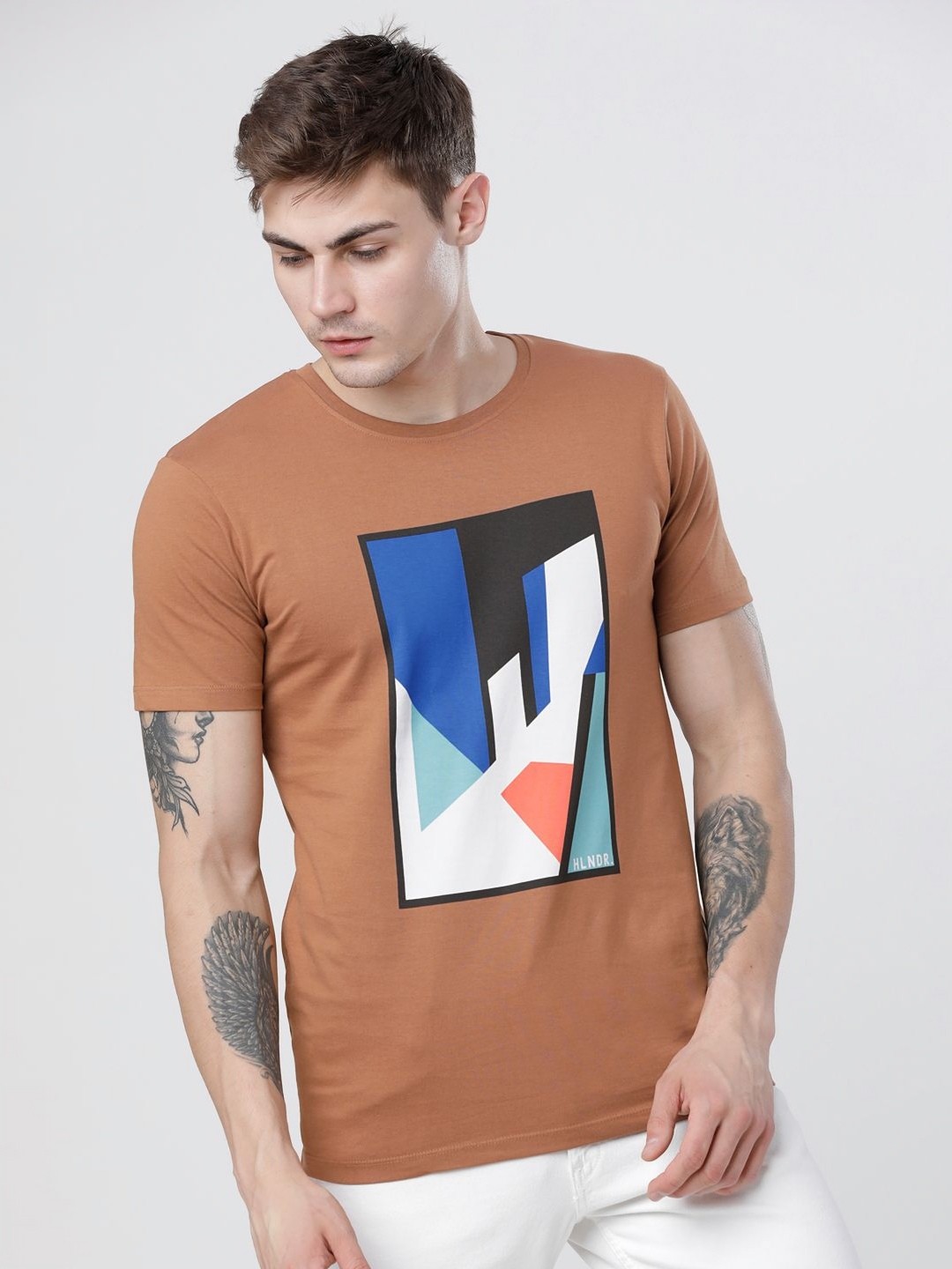 

HIGHLANDER Men Colourblocked Applique Slim Fit T-shirt, Brown